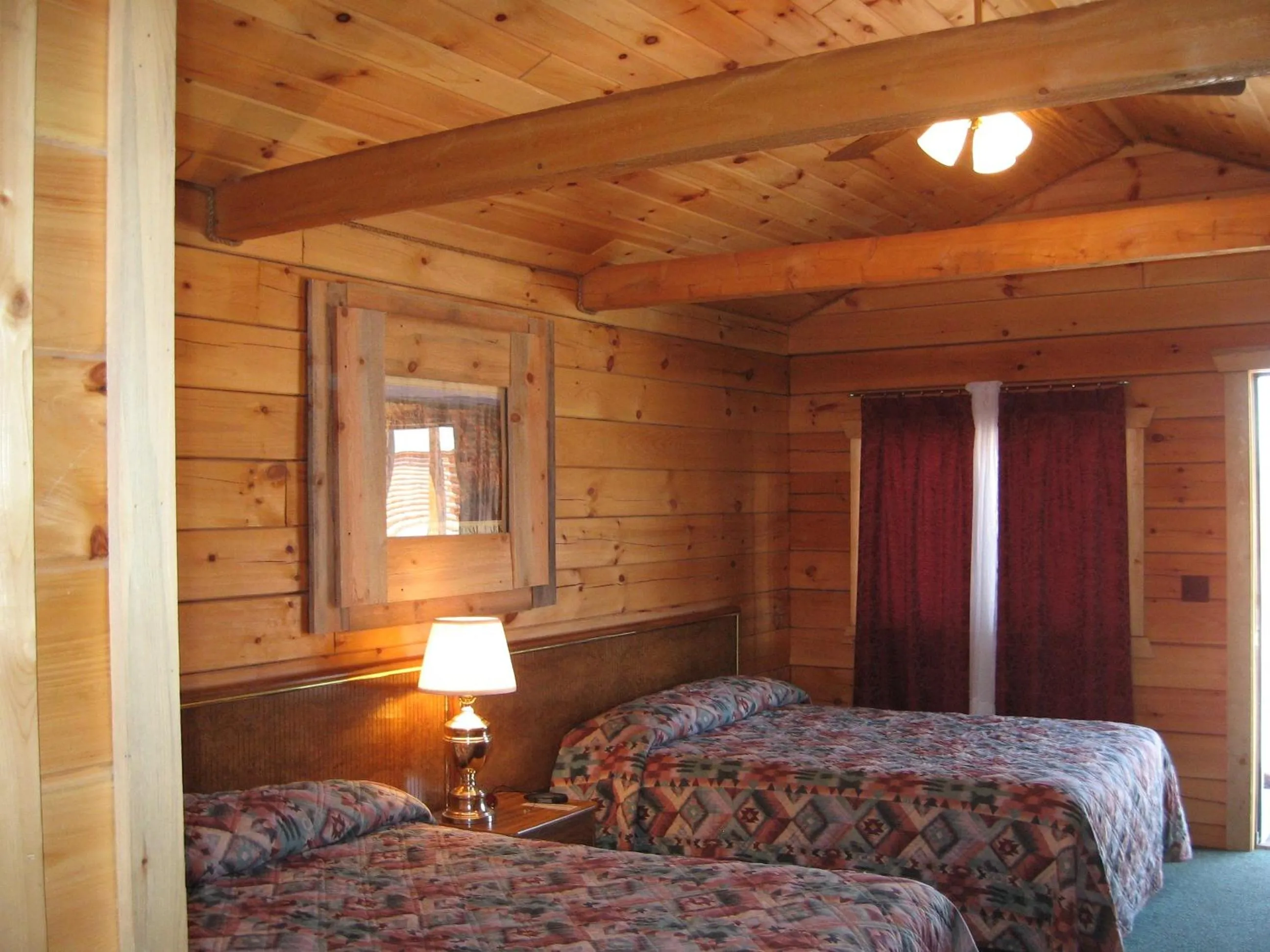 Bed in Bryce Gateway inn Cabins