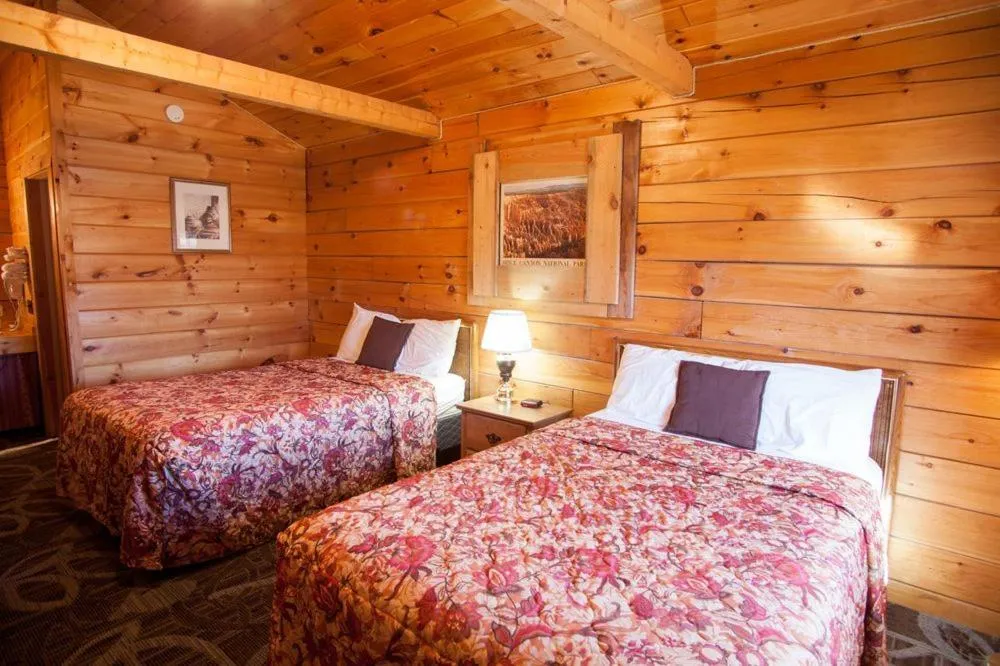 Bed in Bryce Gateway inn Cabins