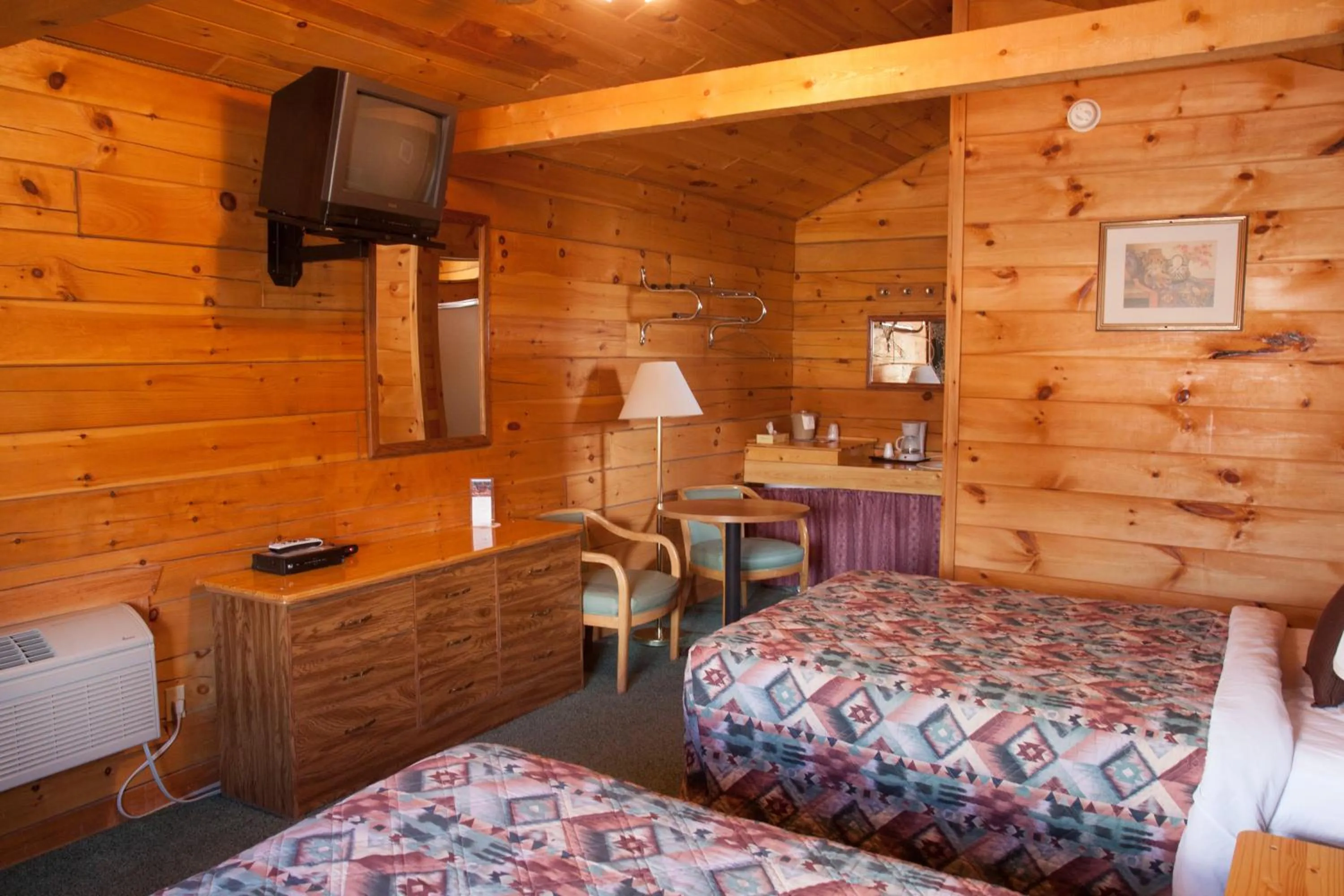 Seating area, Bed in Bryce Gateway inn Cabins