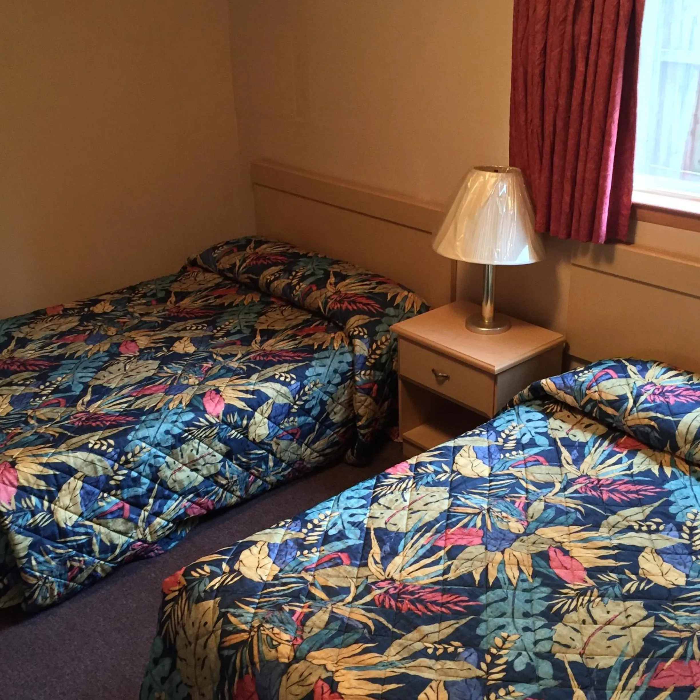 Decorative detail, Bed in MacThrift Motor Inn