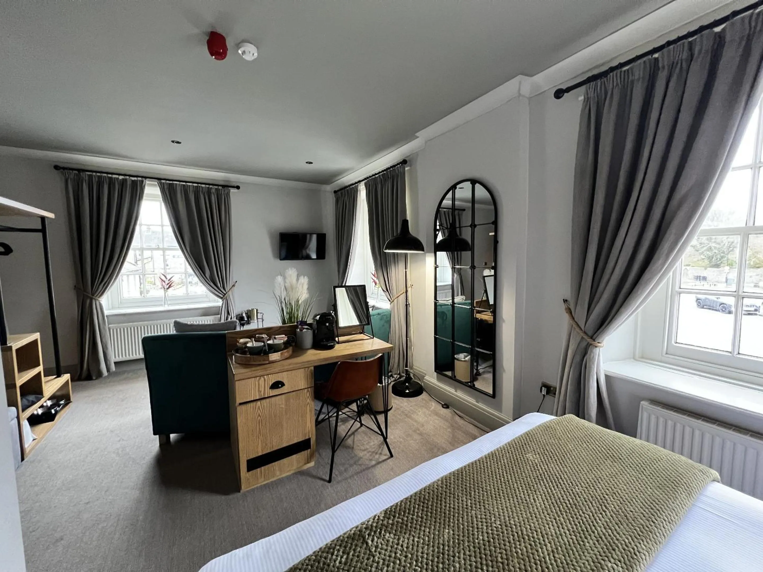 Bedroom, Bed in Devonshire Arms