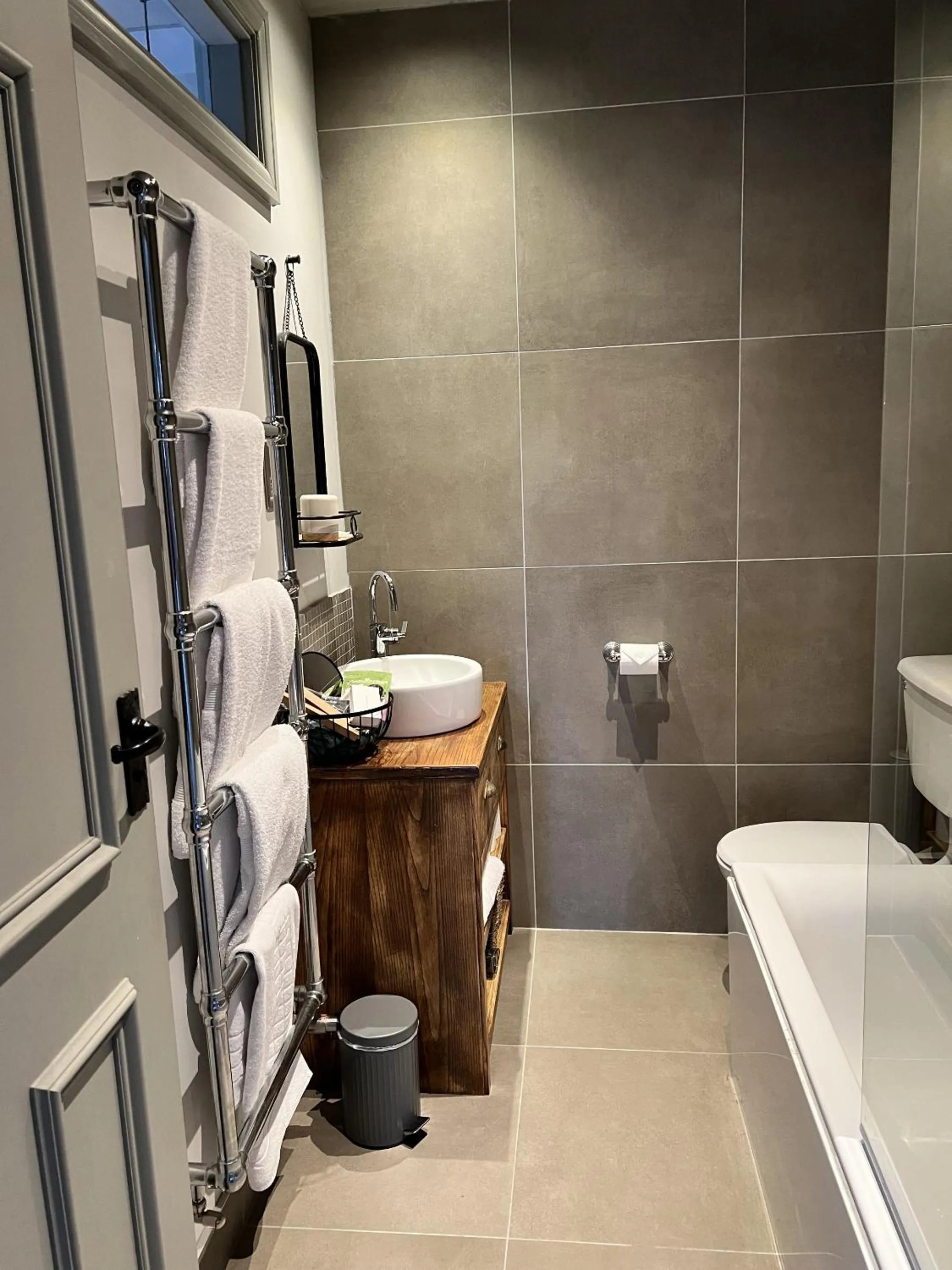 Bathroom in Devonshire Arms