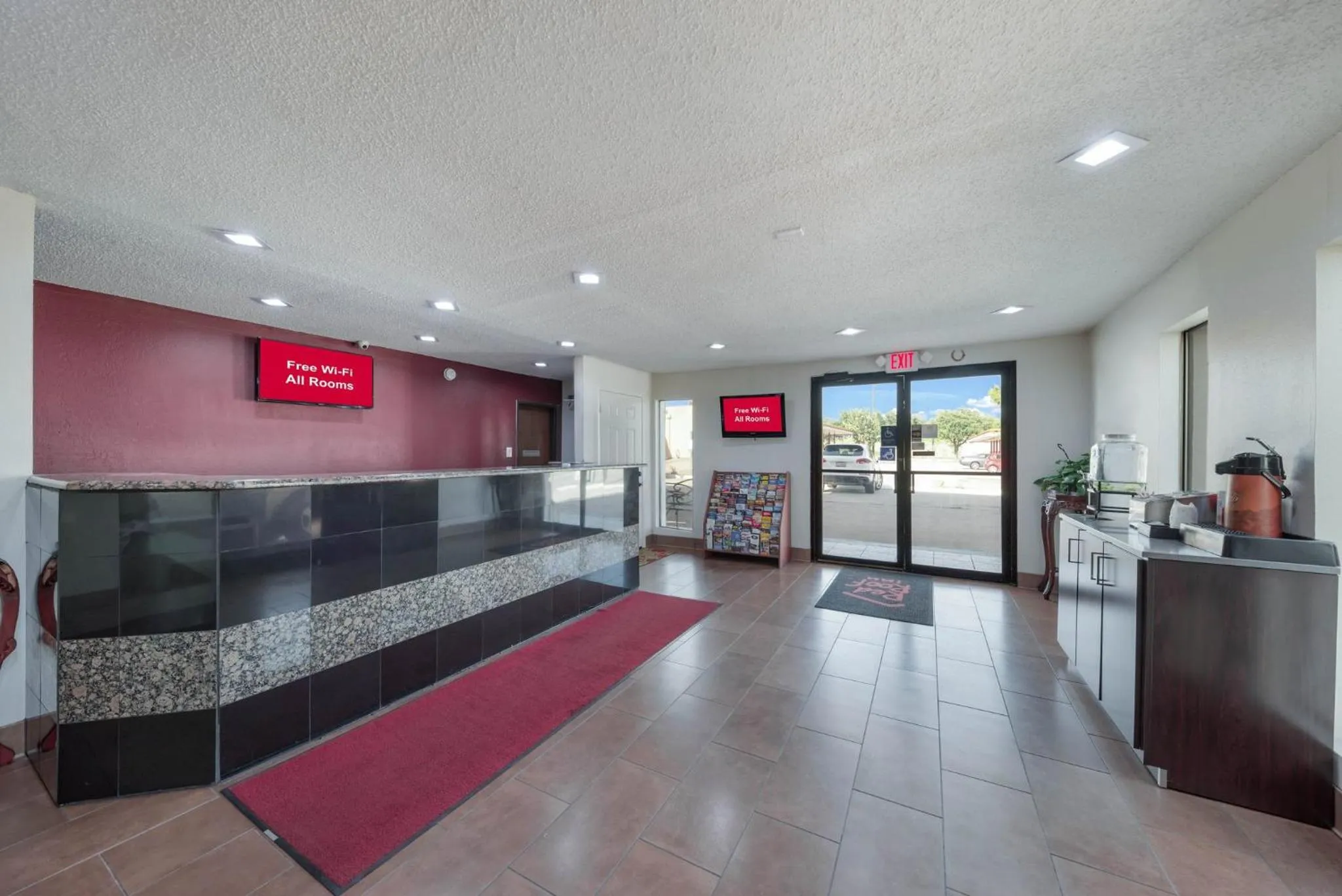 Lobby or reception in Red Roof Inn & Suites Denton