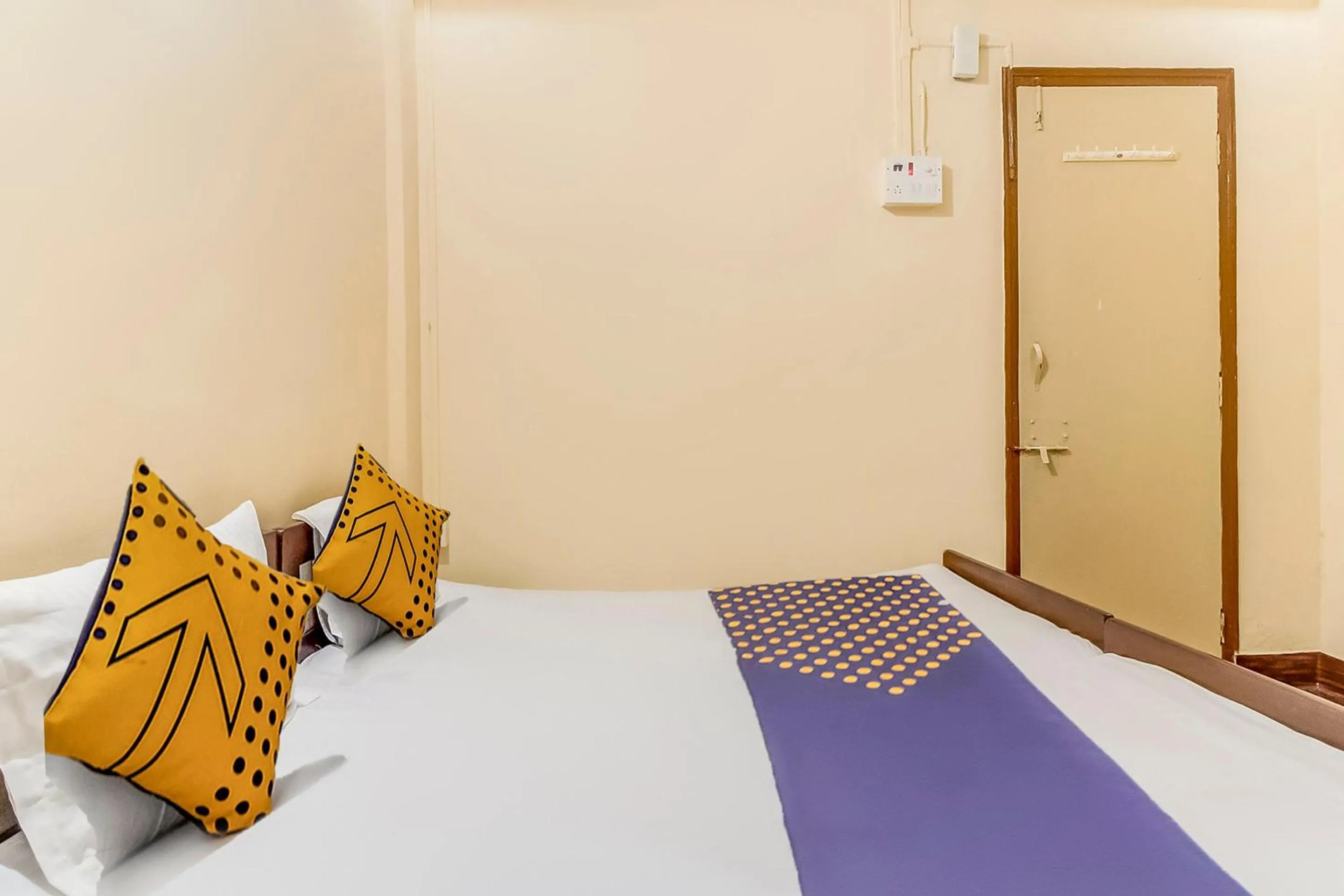 Bedroom, Bed in Hotel O New Ushakal Lodging & Boarding