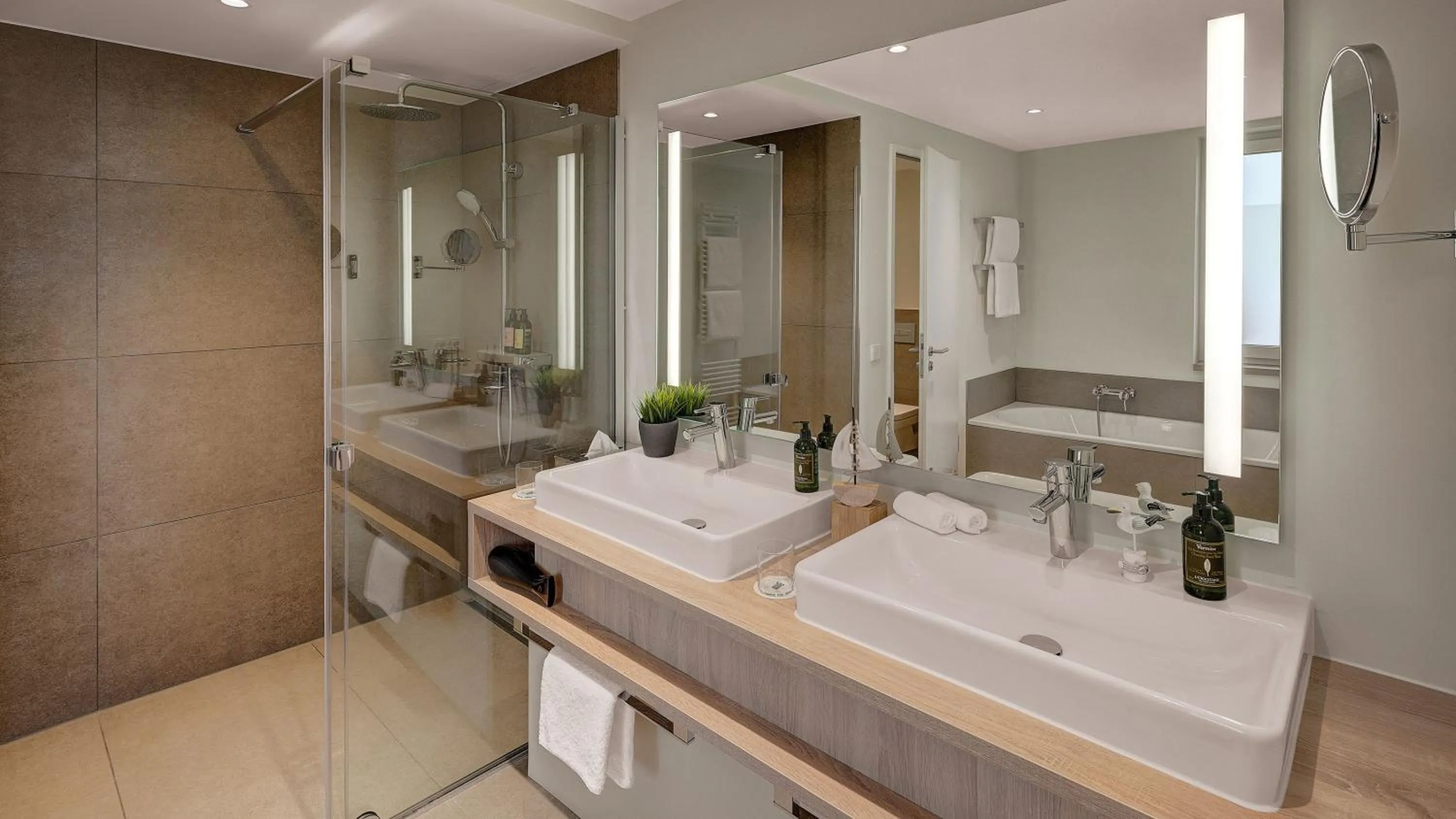 Shower in Die Sandburg