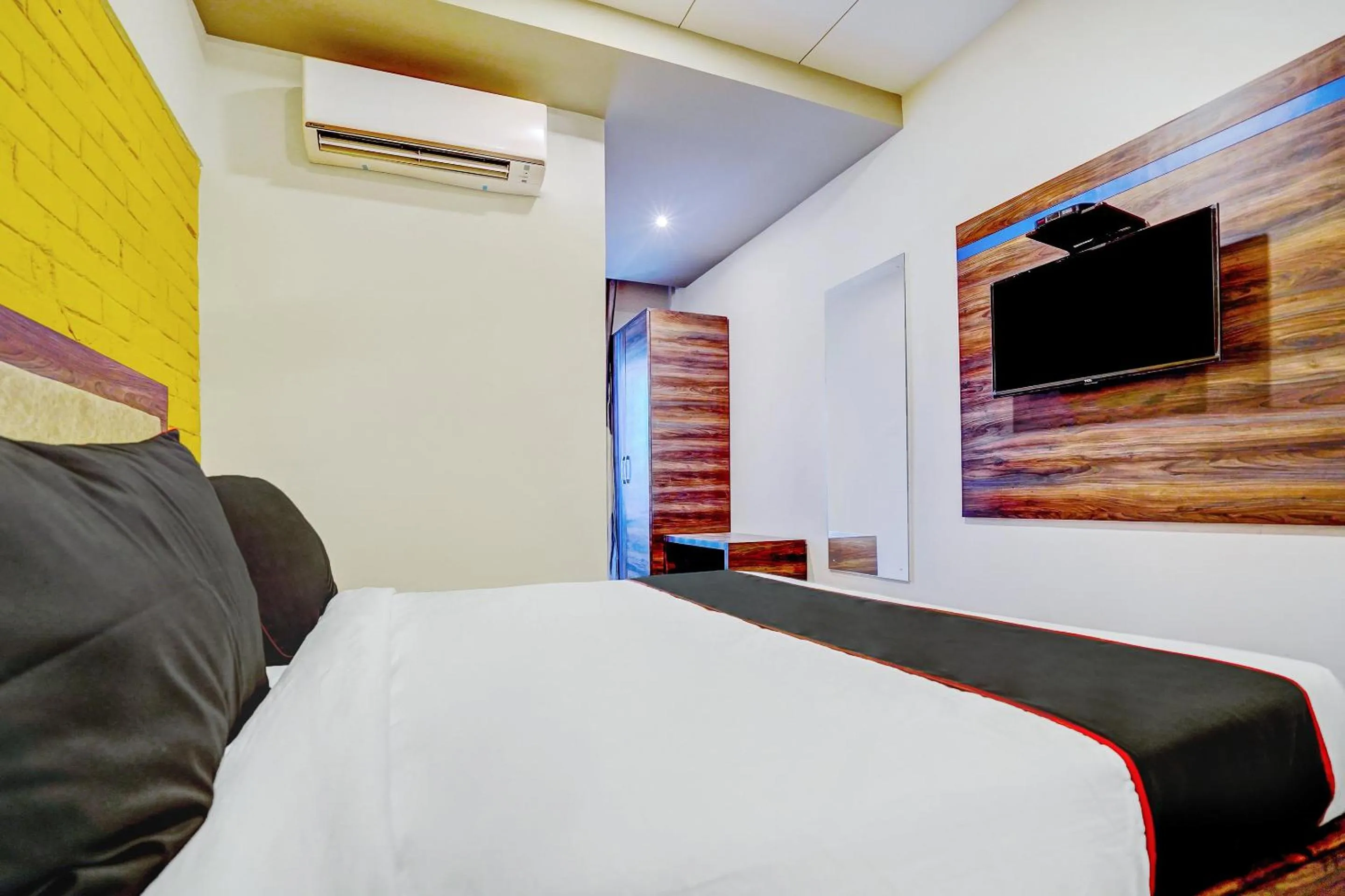 Bedroom, Bed in Super Collection O Kalinga Bapuji Nagar