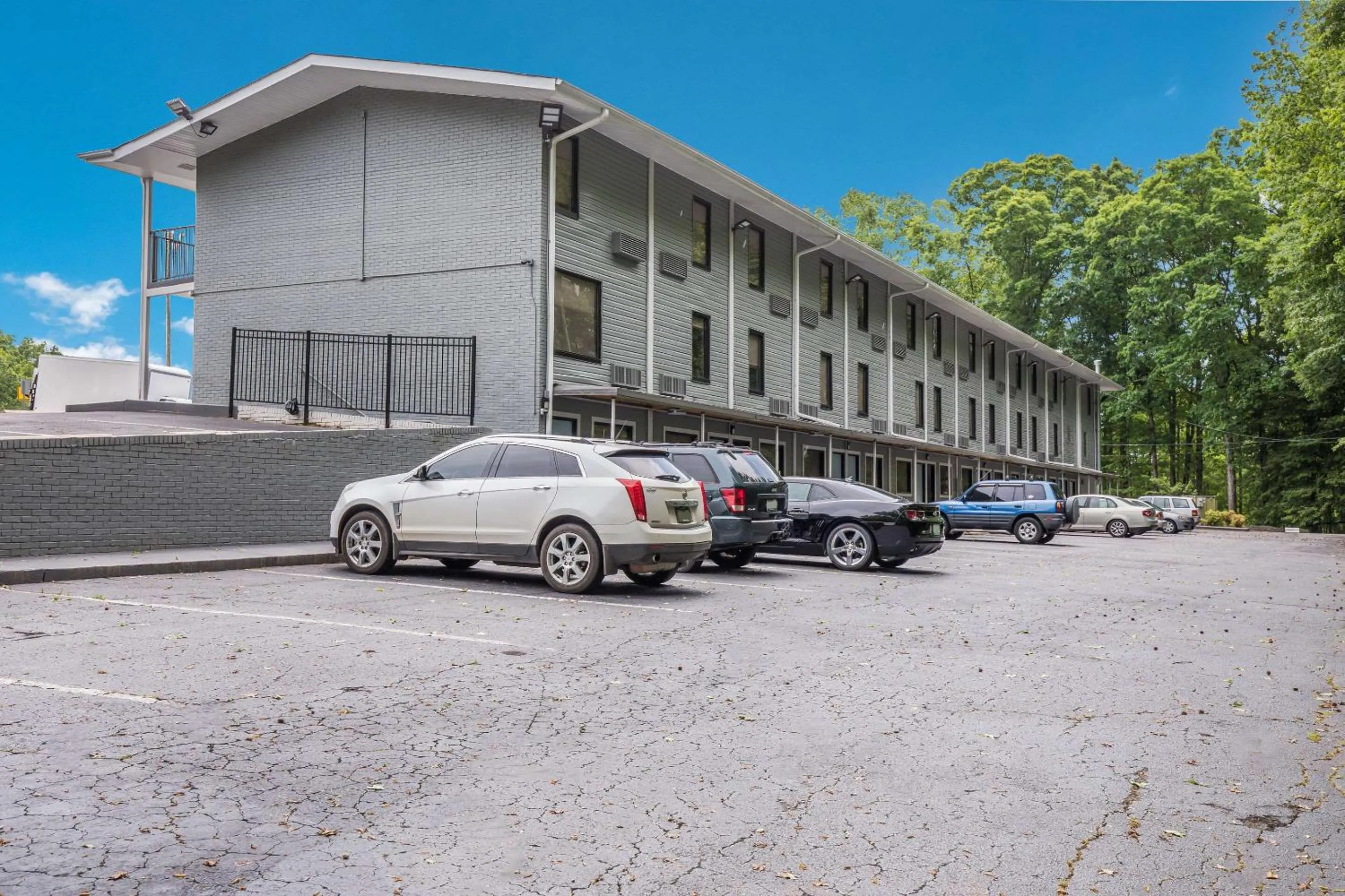 Property building in Rodeway Inn Anderson