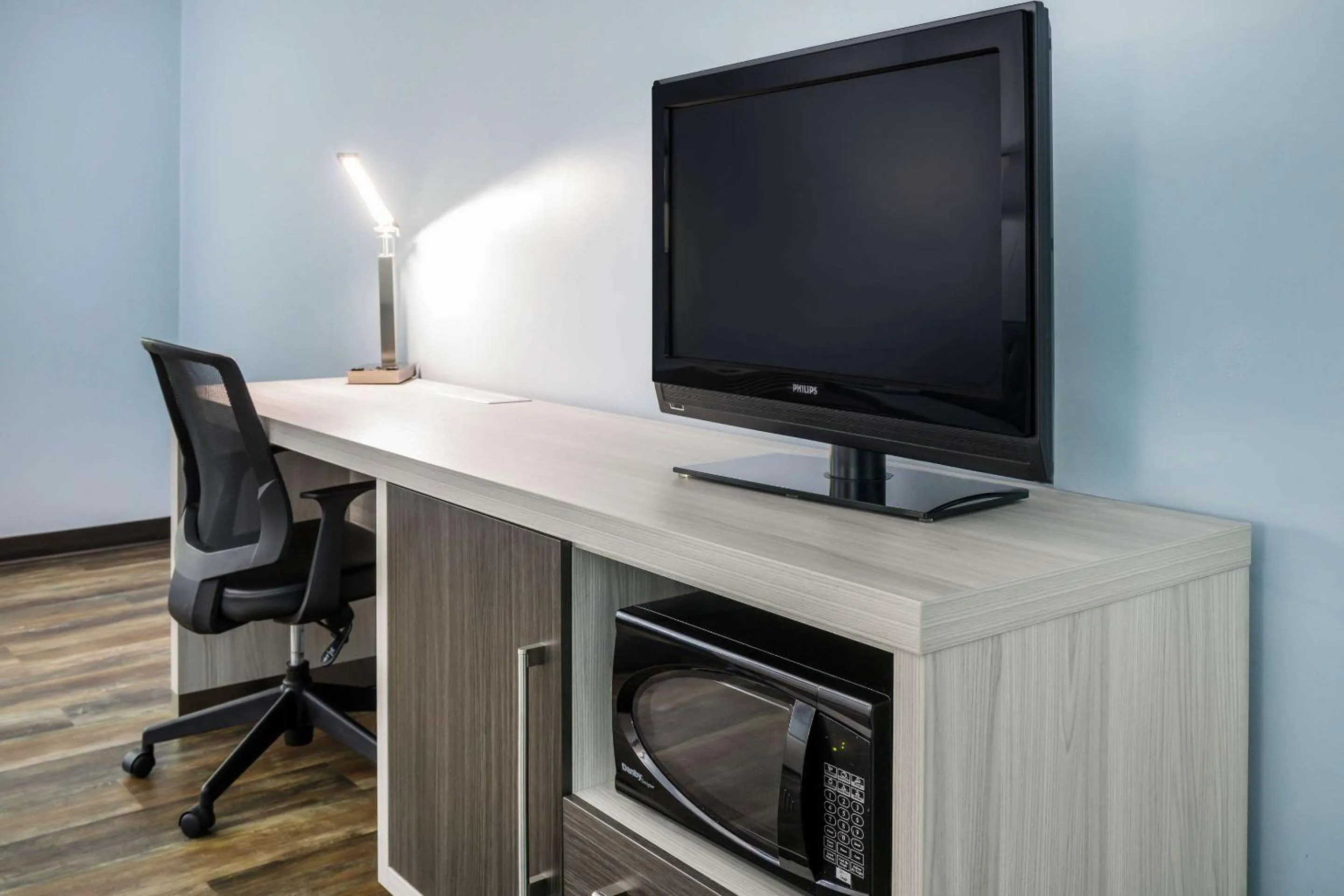 Photo of the whole room in Rodeway Inn Anderson