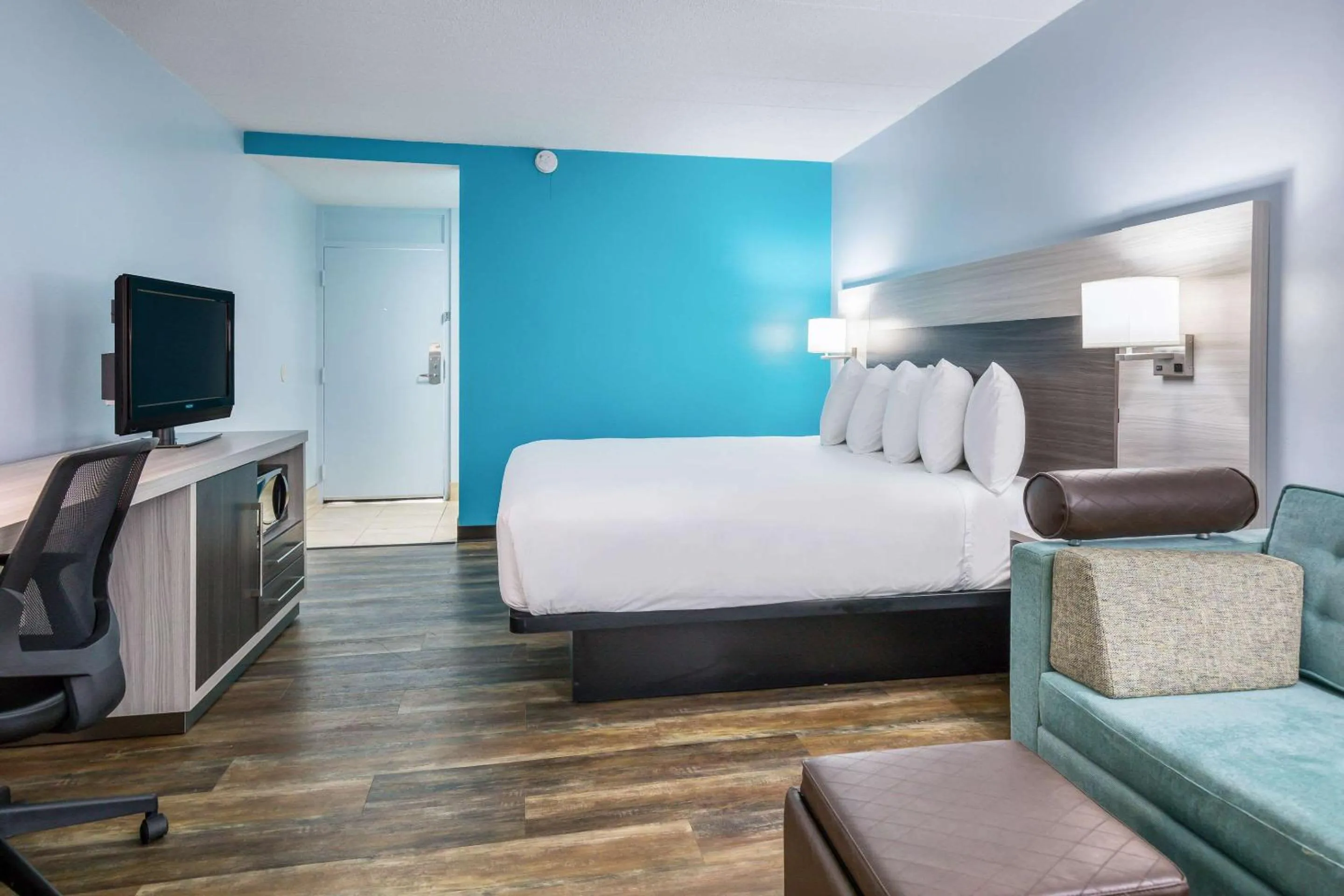 Photo of the whole room in Rodeway Inn Anderson