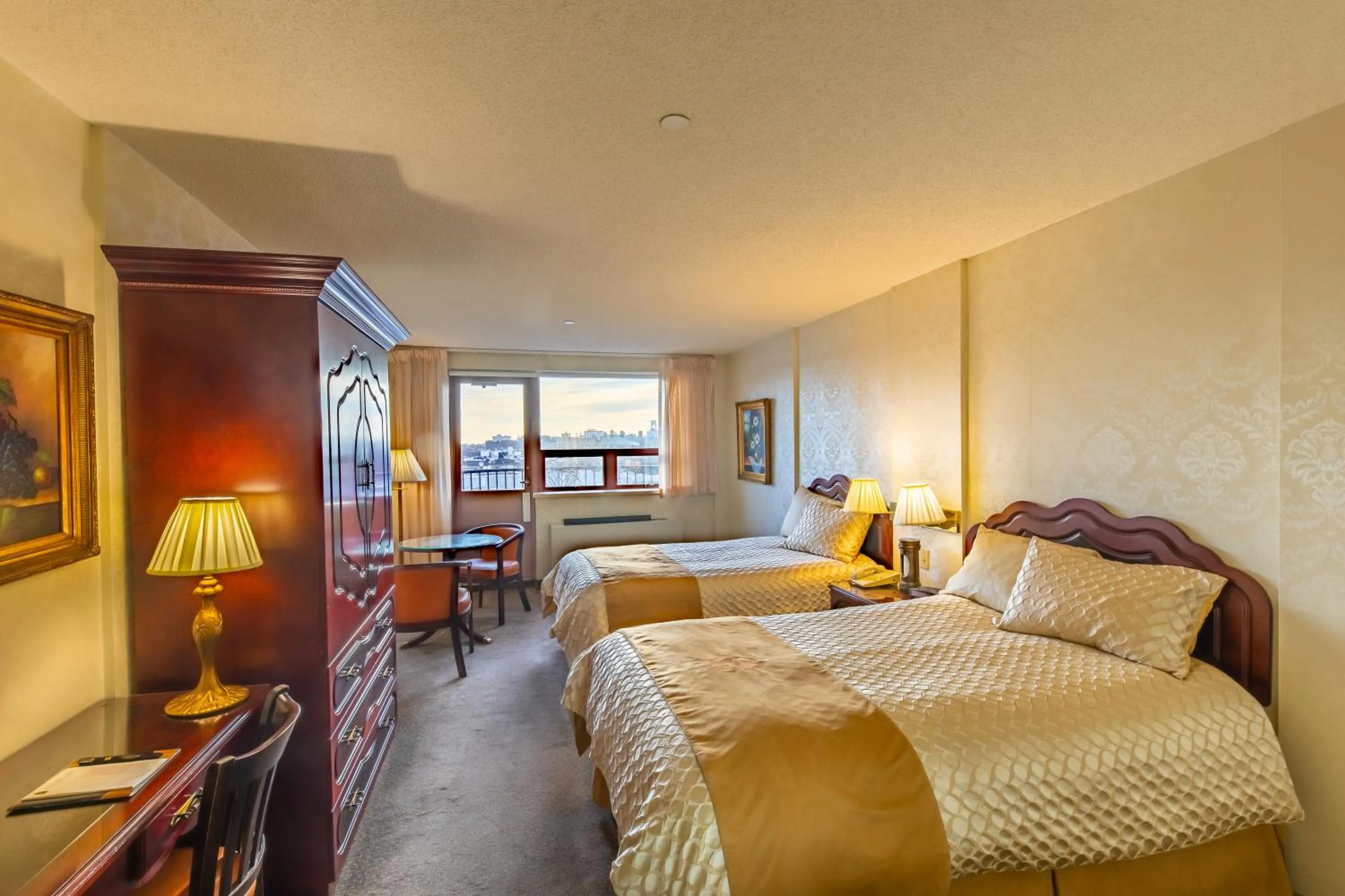 Bedroom, Bed in The Avenue Plaza