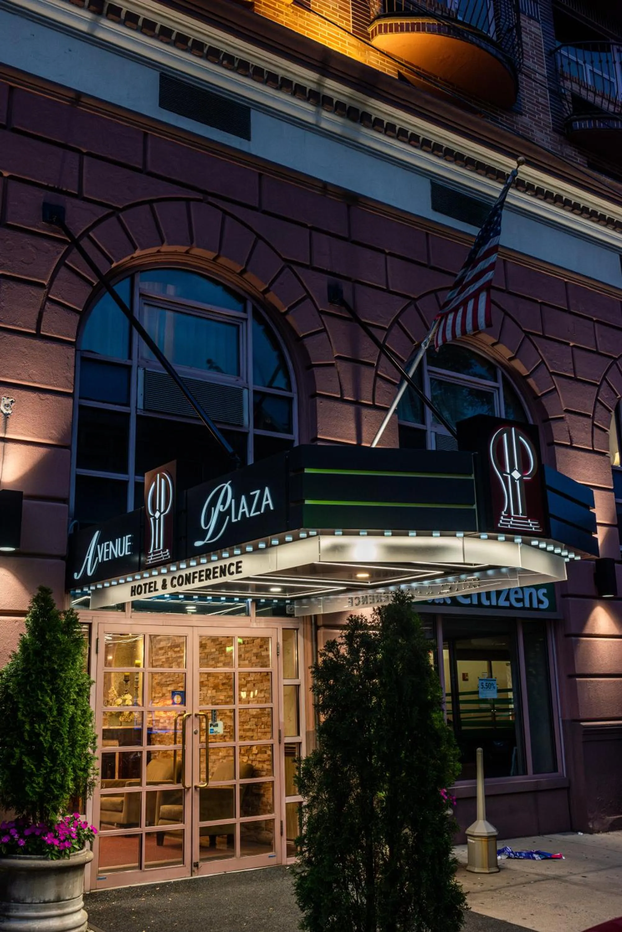 Facade/entrance in The Avenue Plaza