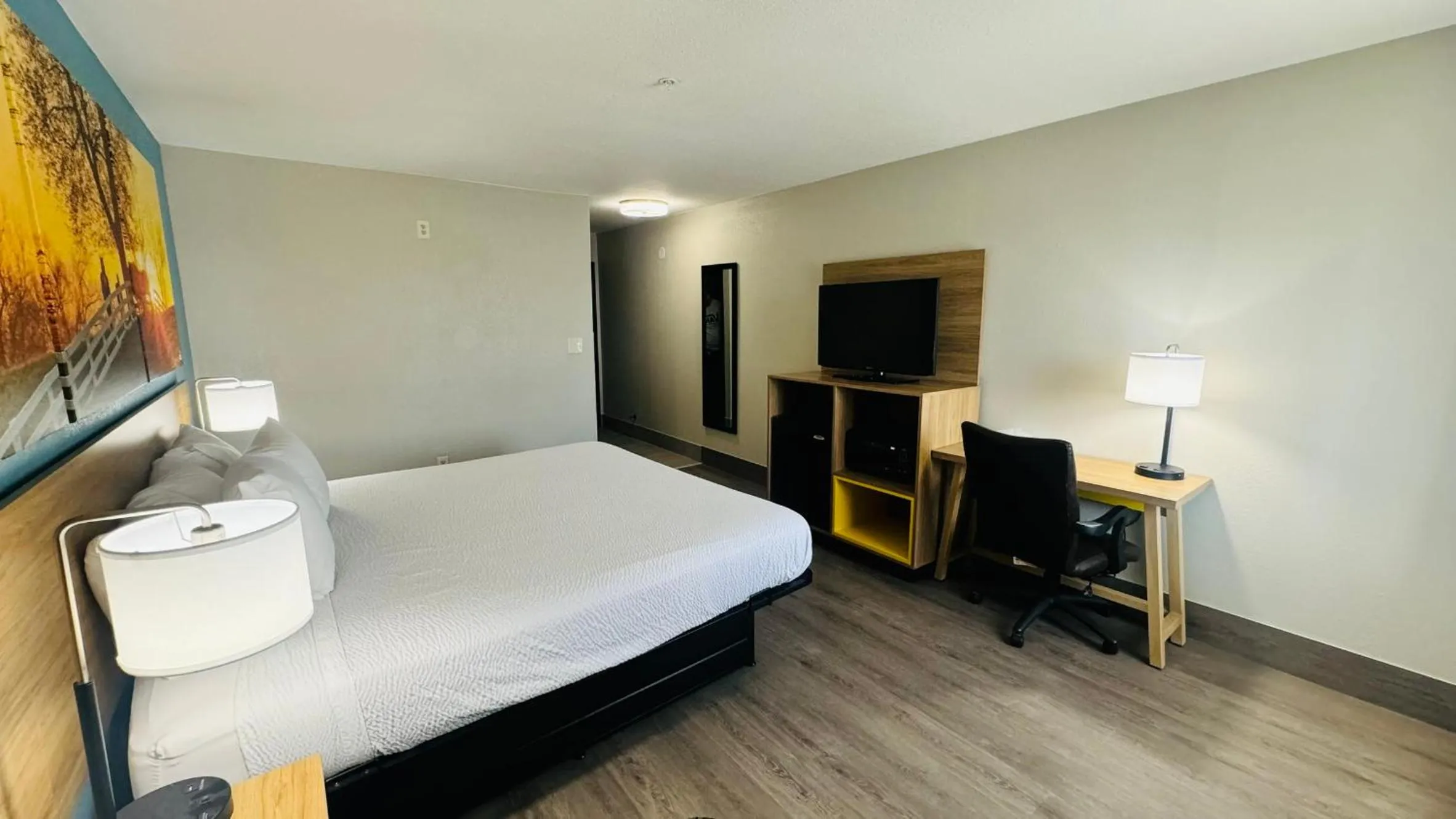 Bed in Days Inn by Wyndham Shawnee