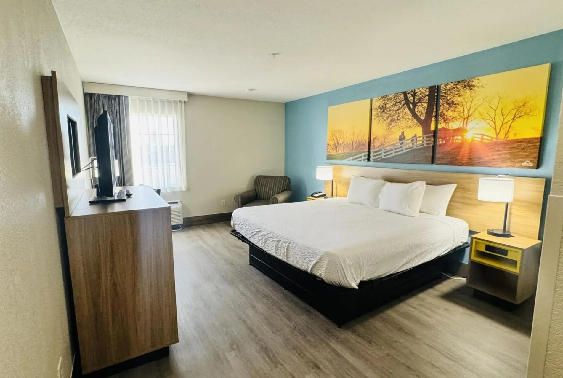 Bed in Days Inn by Wyndham Shawnee