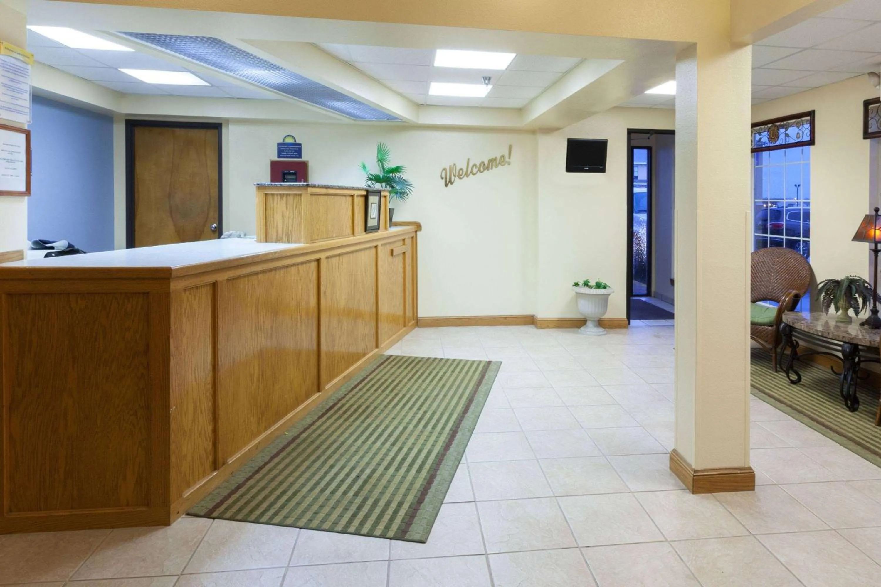 Lobby or reception in Days Inn by Wyndham Shawnee
