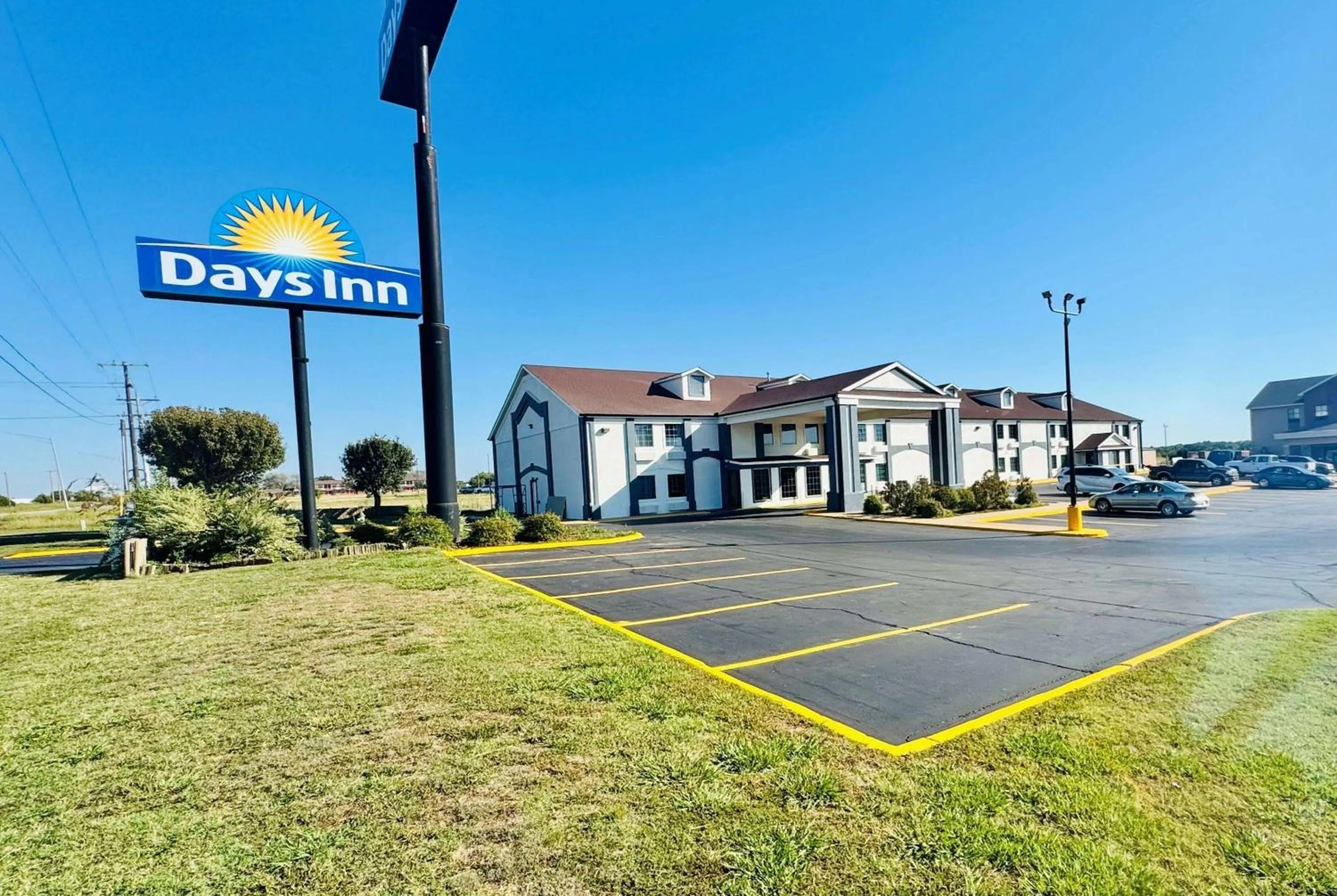 Property building in Days Inn by Wyndham Shawnee
