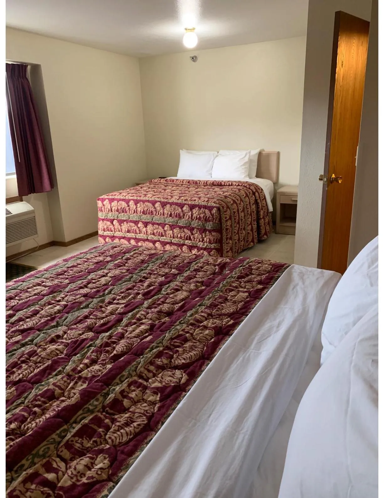 Bedroom, Bed in Kings Inn Cody