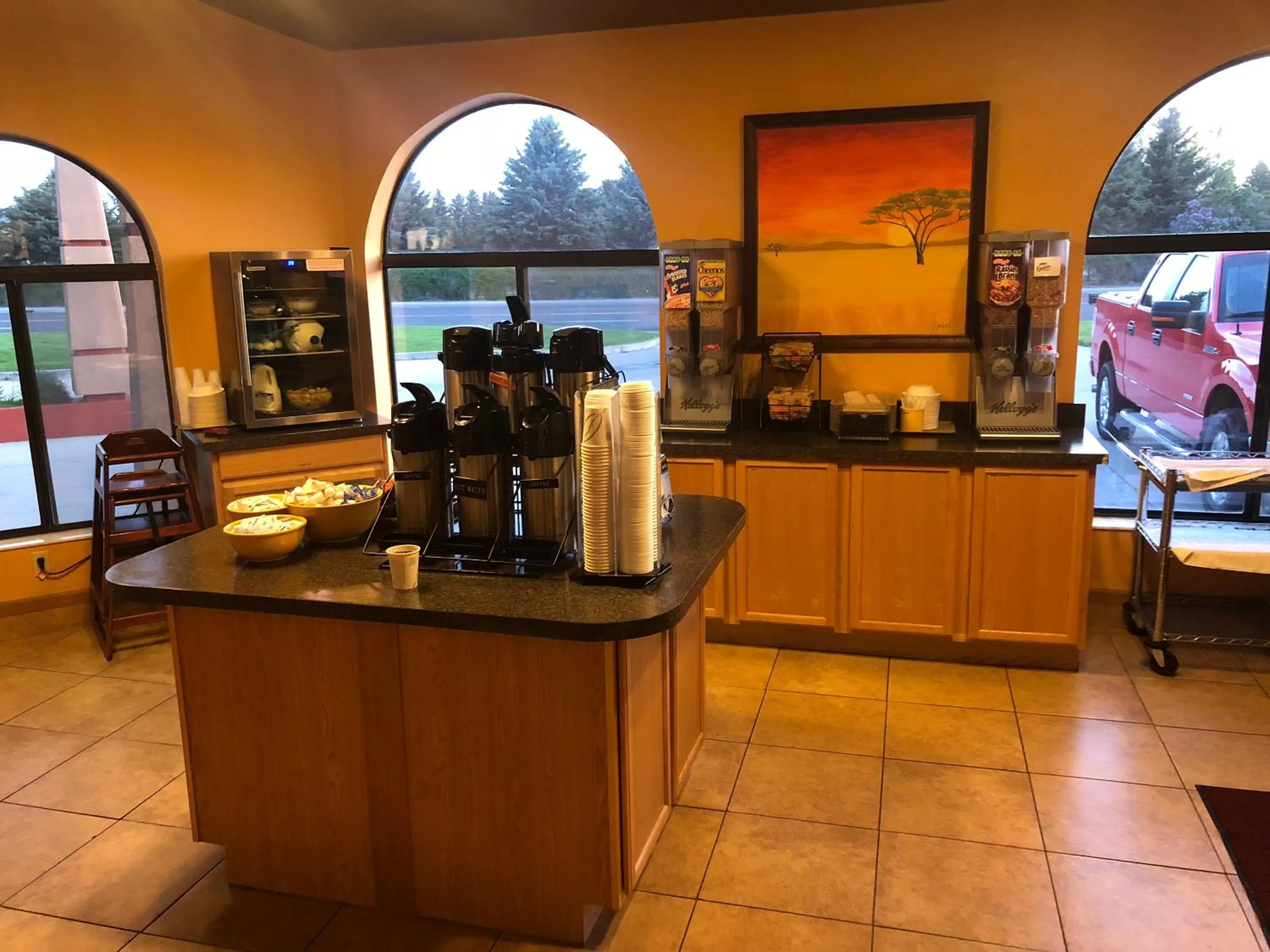 Breakfast in Kings Inn Cody