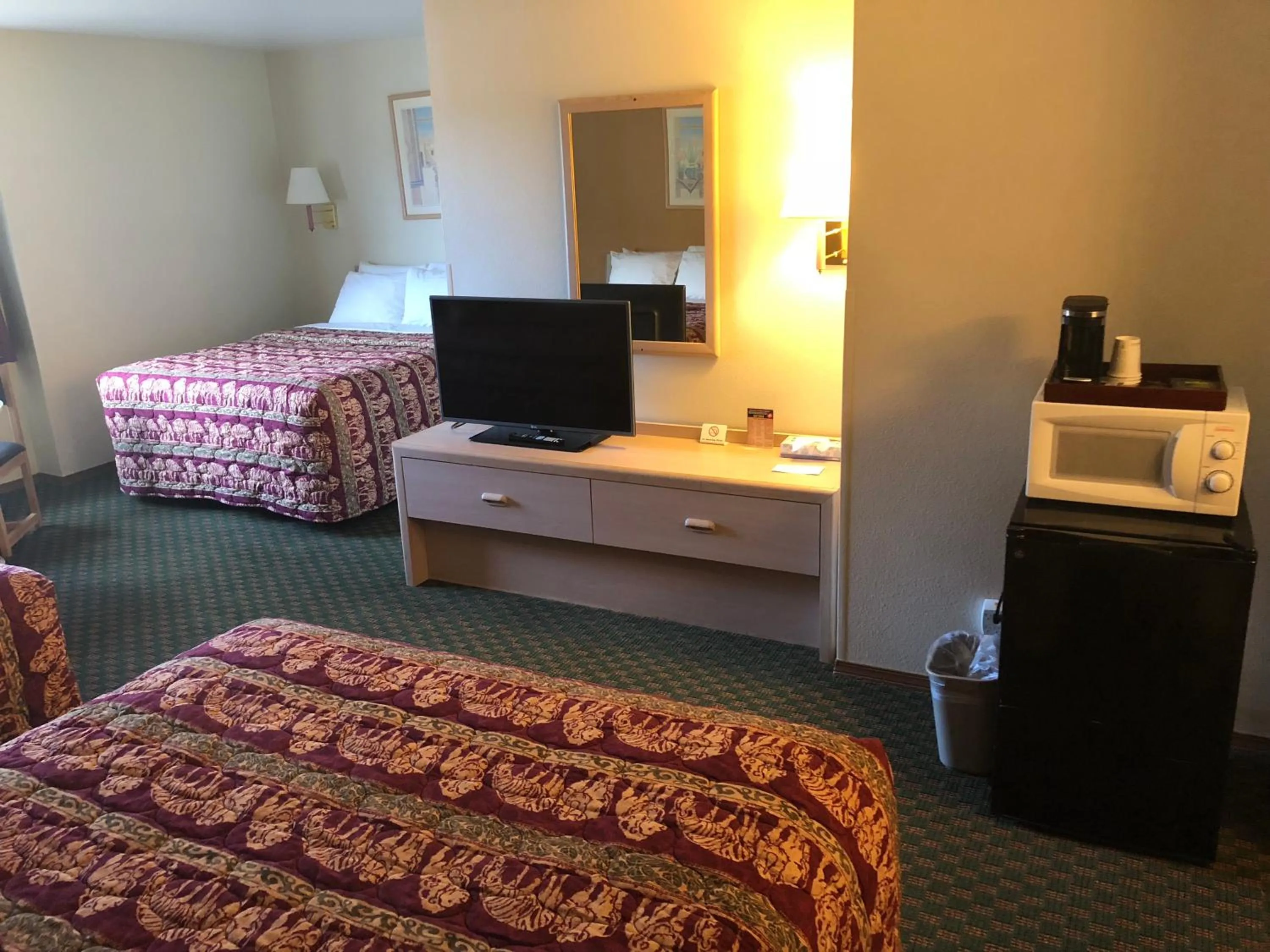 Bedroom, Bed in Kings Inn Cody