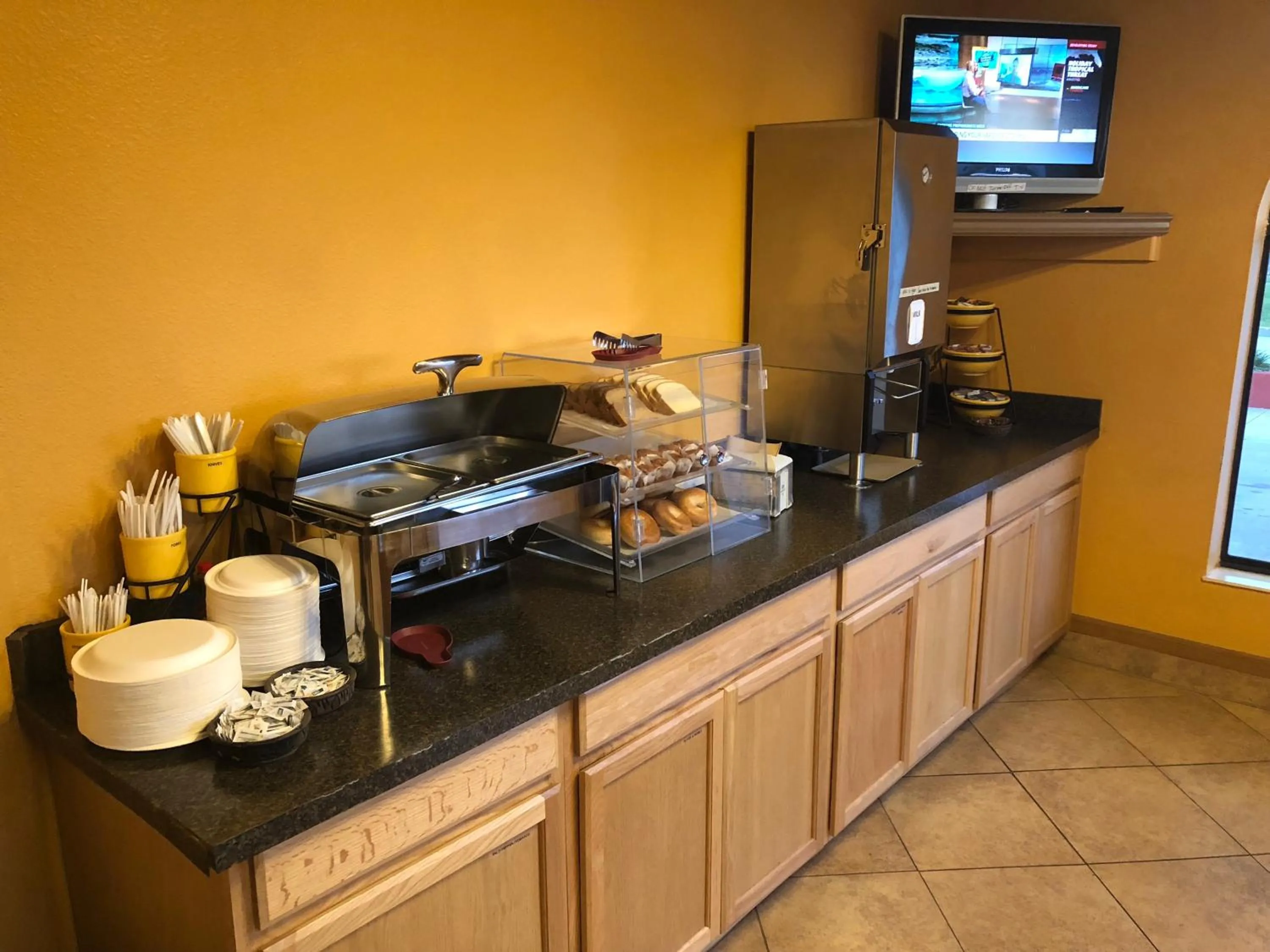 Breakfast in Kings Inn Cody