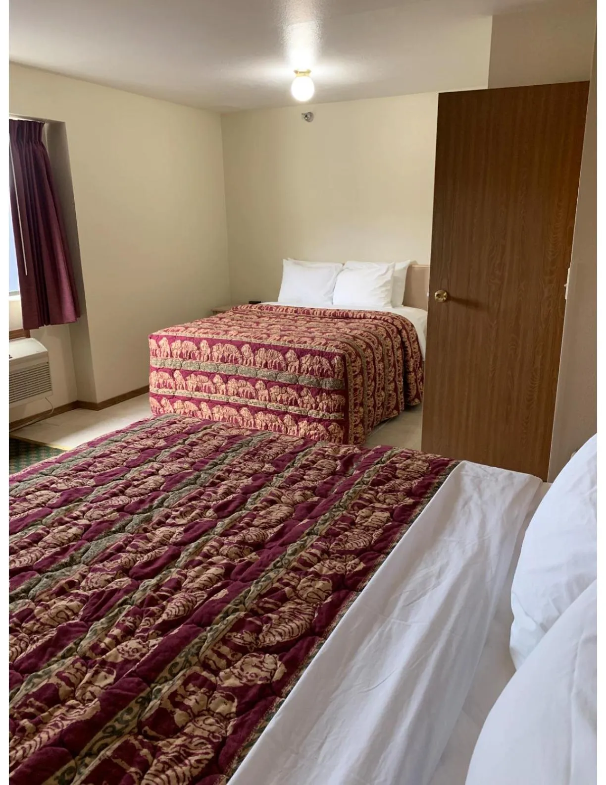 Bedroom, Bed in Kings Inn Cody