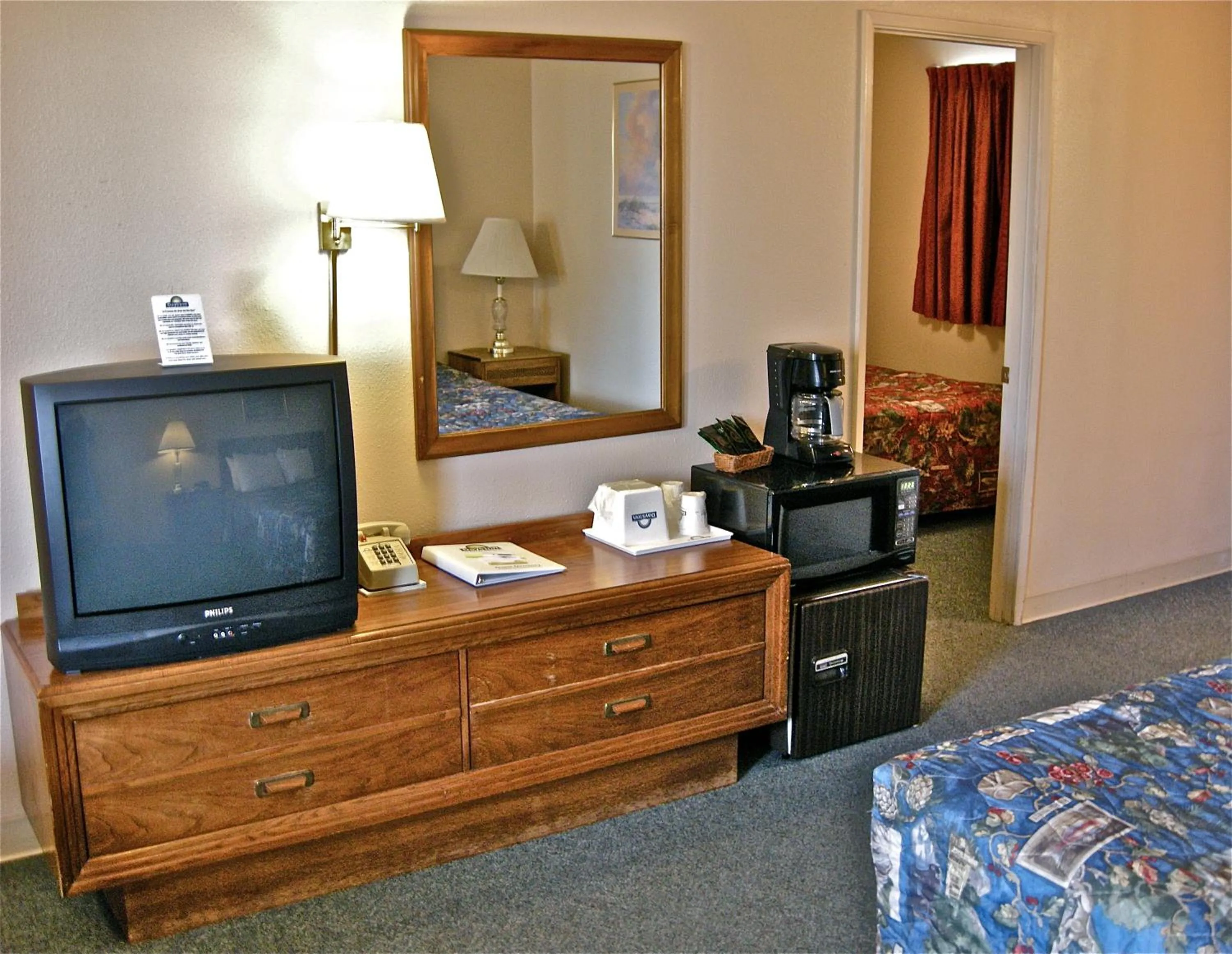 TV and multimedia, Bed in Days Inn by Wyndham Burns