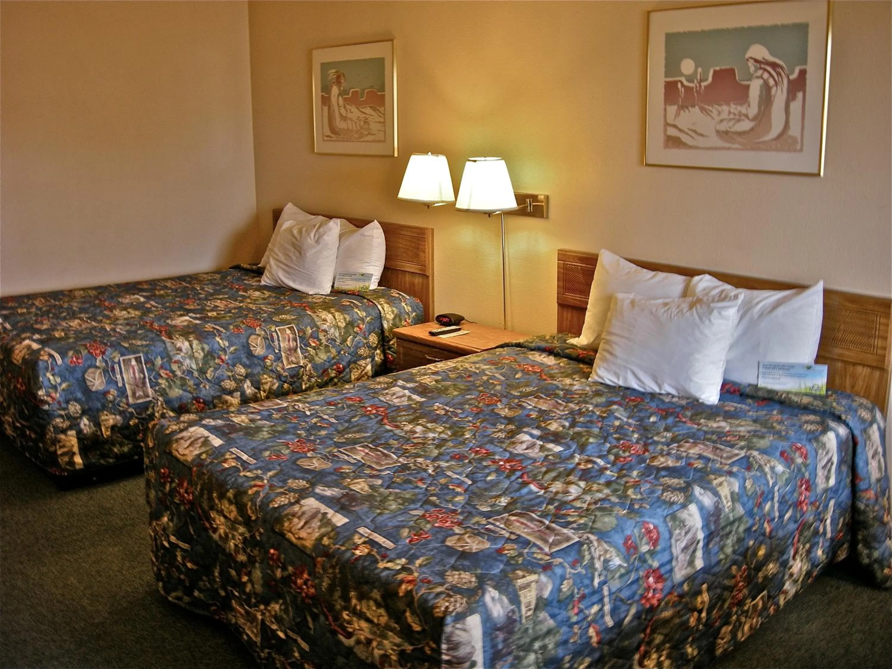 Decorative detail, Bed in Days Inn by Wyndham Burns