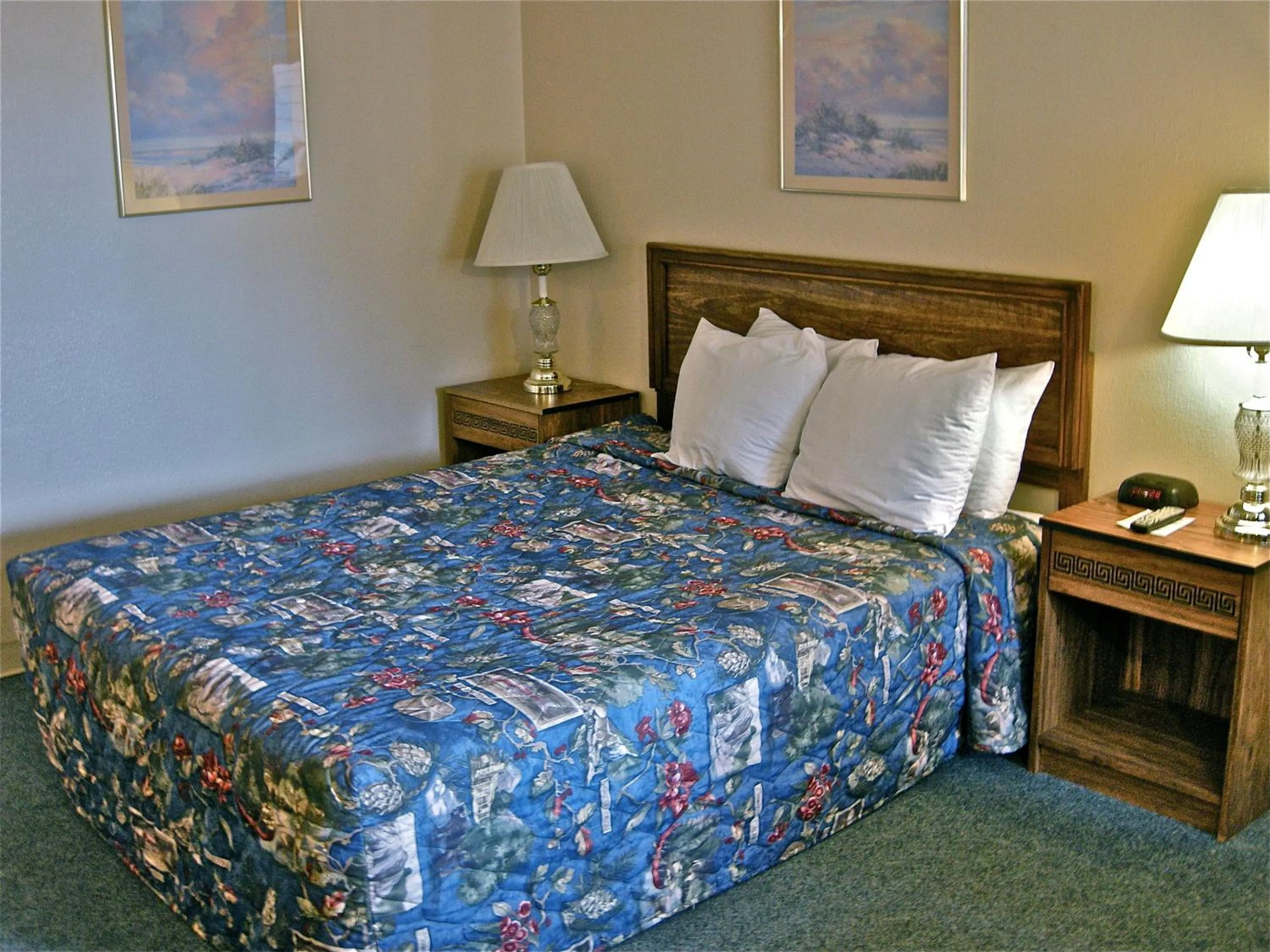 Bed in Days Inn by Wyndham Burns