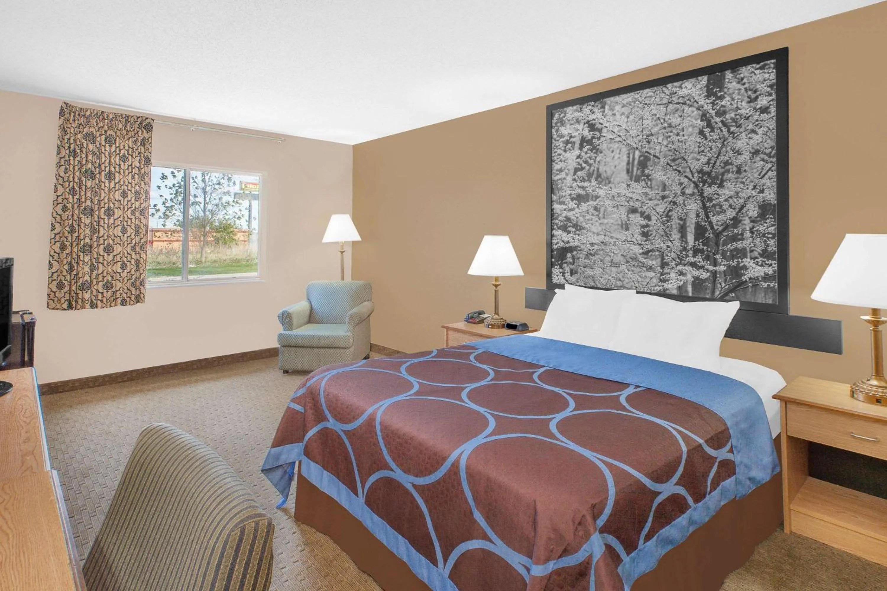 Photo of the whole room, Bed in Super 8 by Wyndham Seville