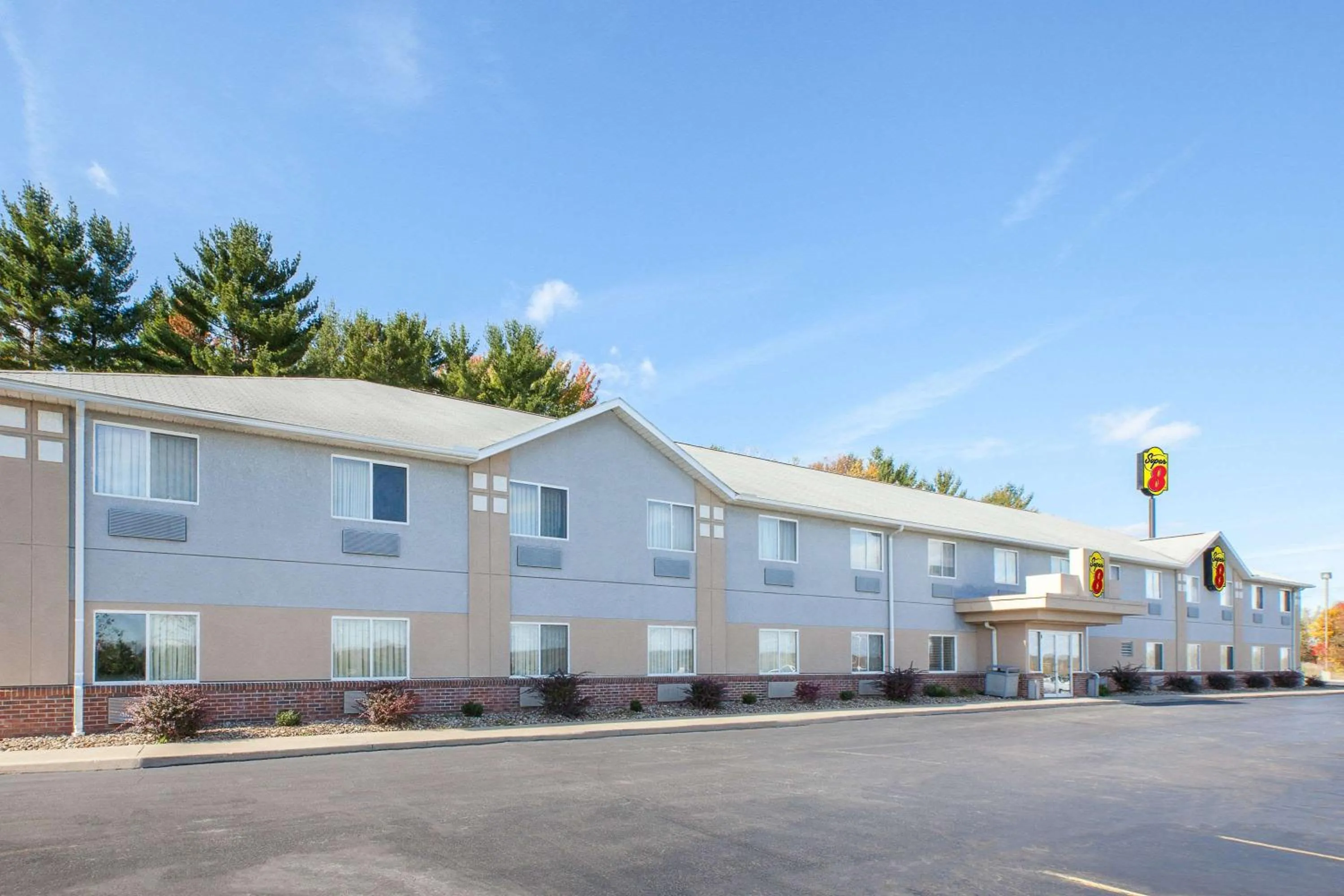 Property building in Super 8 by Wyndham Seville