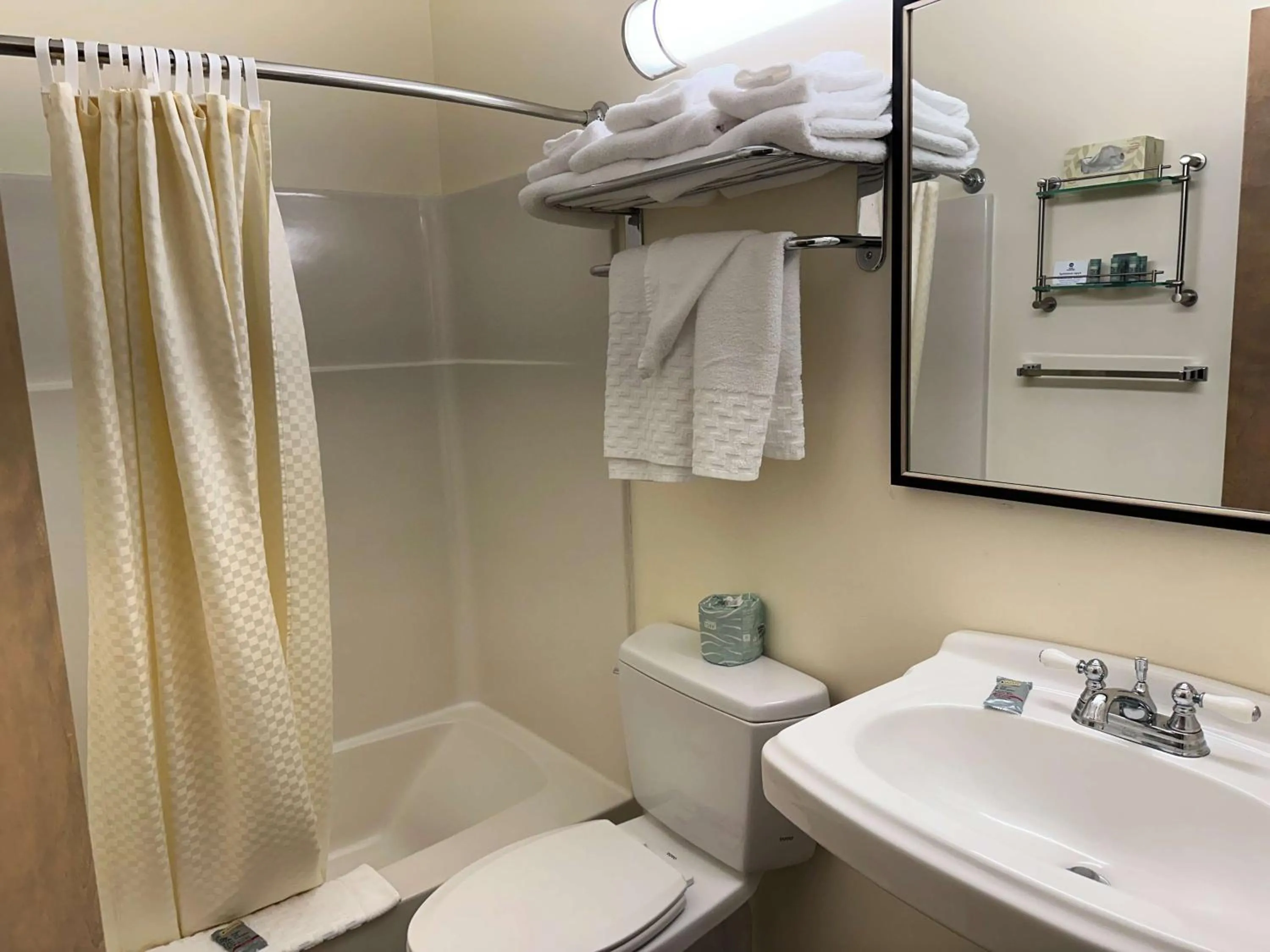 Bathroom in Best Western Chincoteague Island