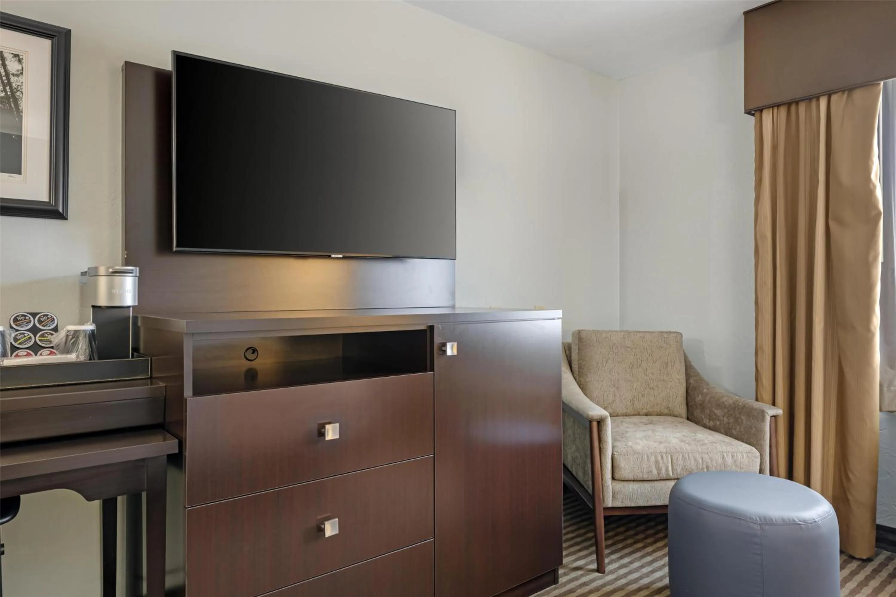 Bedroom in Best Western Vista Inn