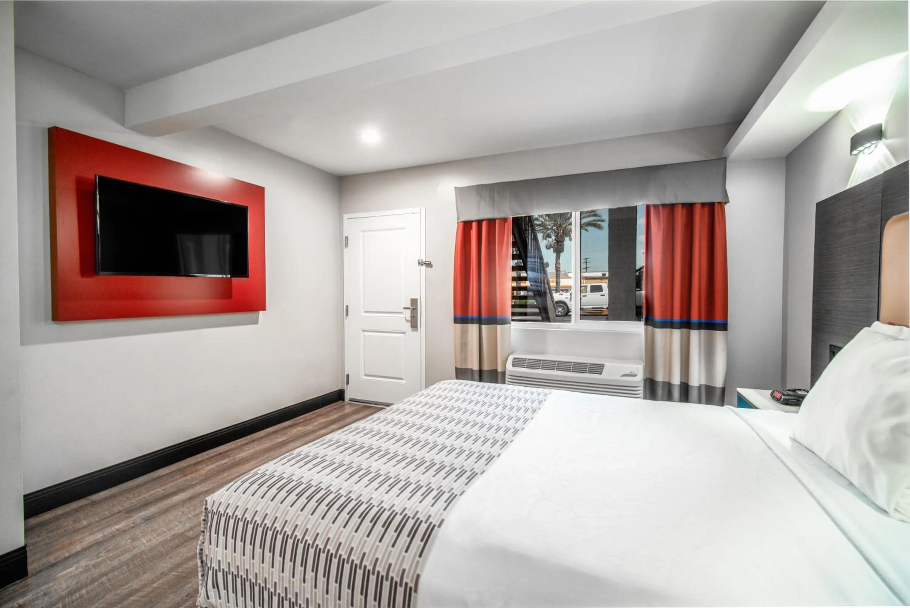 TV and multimedia, Bed in Rodeway Inn South Gate - Los Angeles South