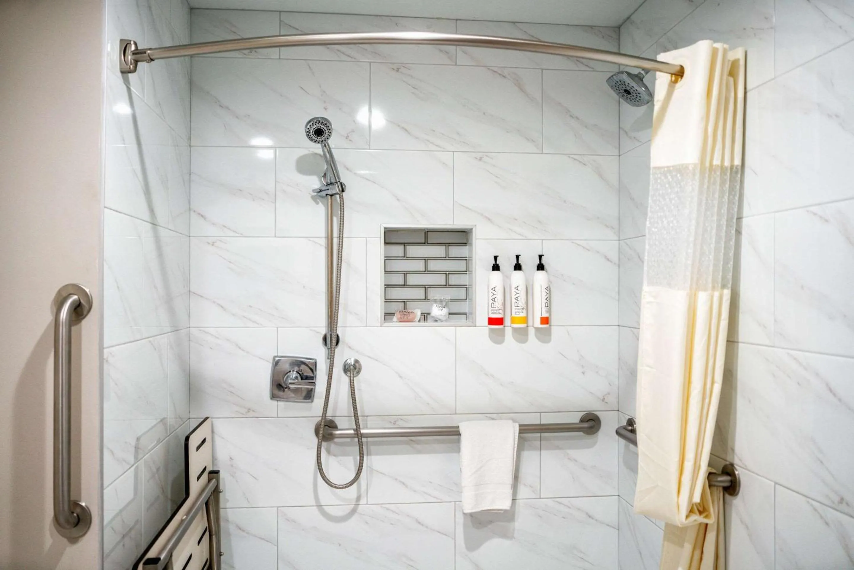 Bedroom in Rodeway Inn South Gate - Los Angeles South