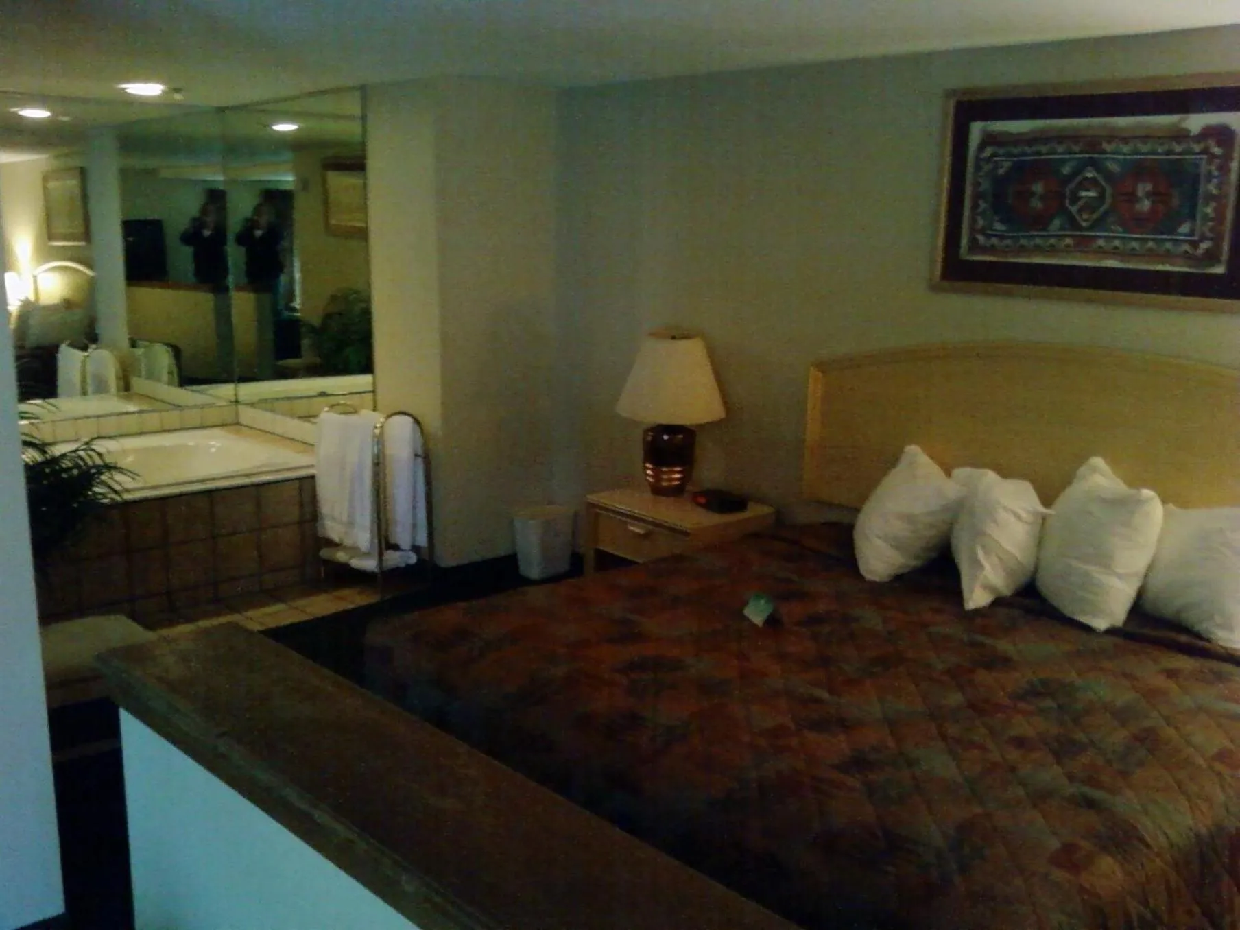 Photo of the whole room, Bed in Will Rogers Inn