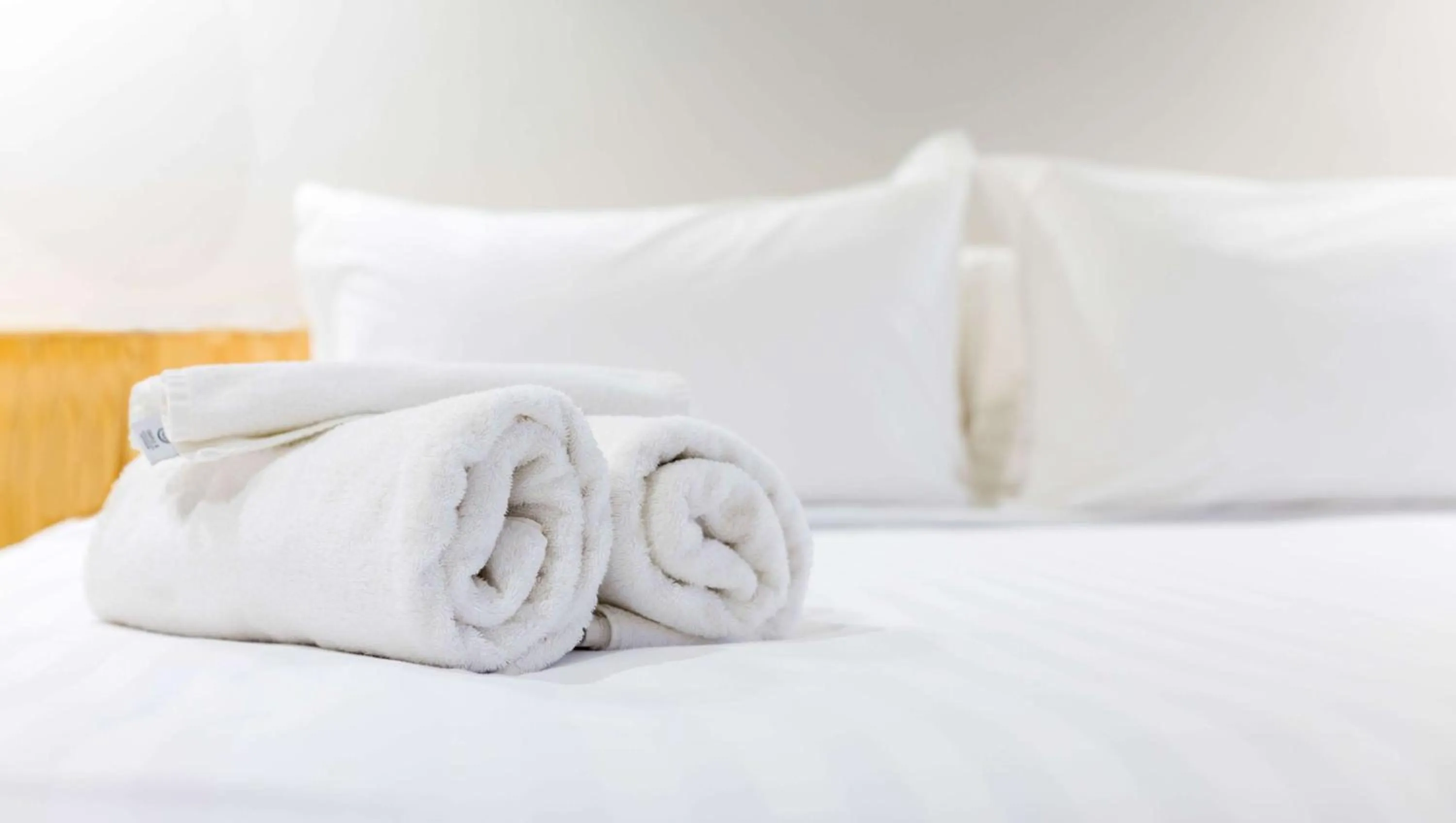 Bedroom, Bed in Will Rogers Inn