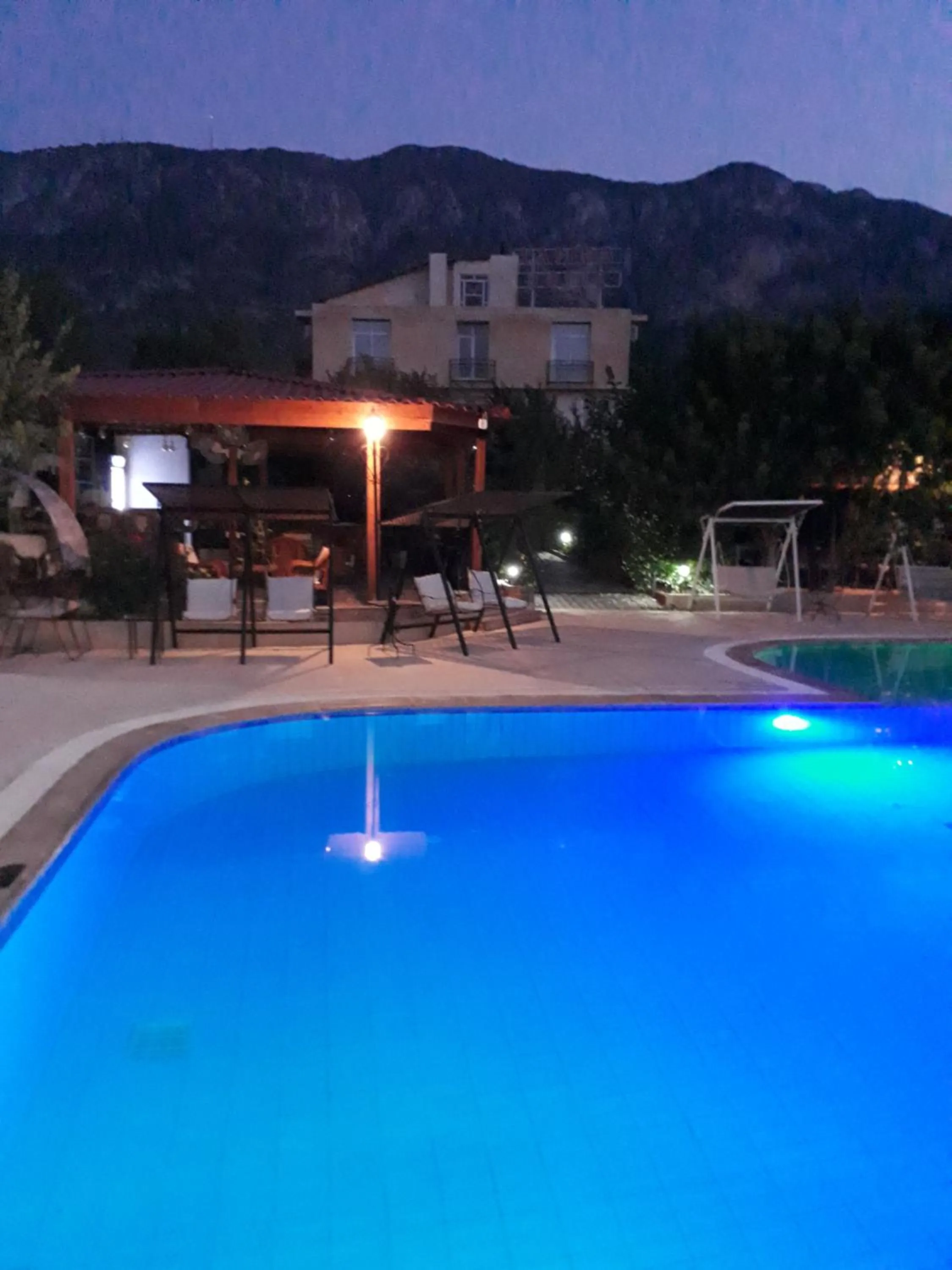 Swimming pool in Lapida Garden