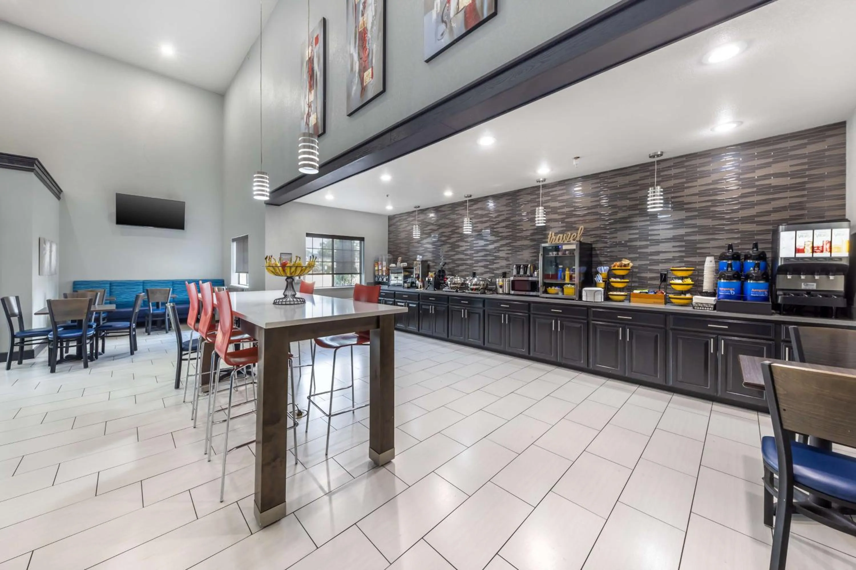 Breakfast in Best Western Atoka Inn & Suites