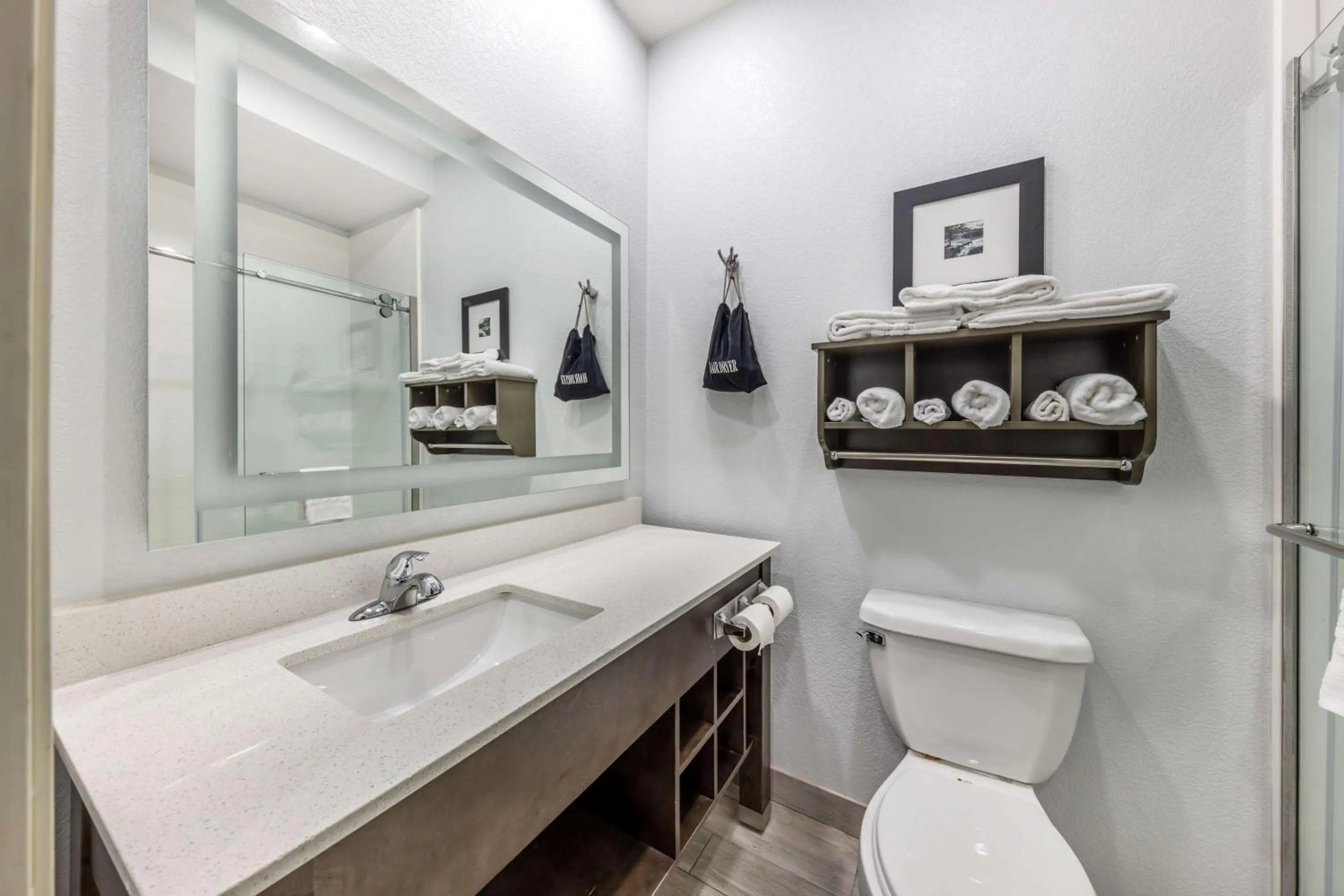 Bathroom in Best Western Atoka Inn & Suites