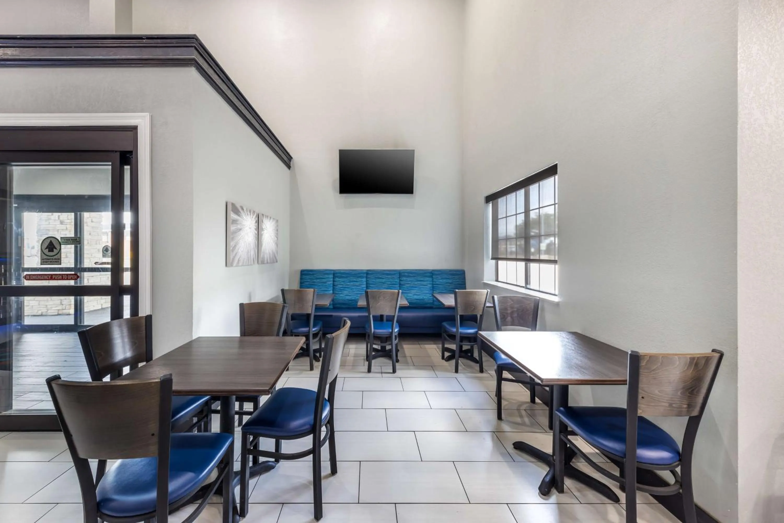 Breakfast in Best Western Atoka Inn & Suites