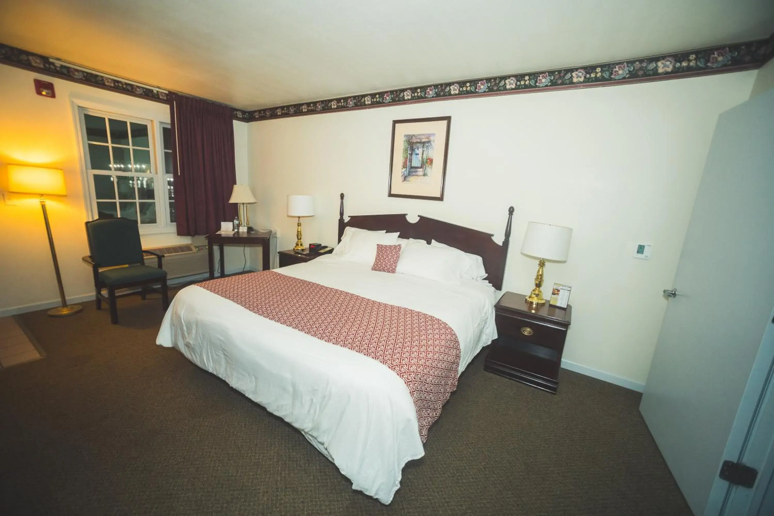 Superior King Room - single occupancy in The Chalet Motel Superior King Room - single occupancy in The Chalet Motel