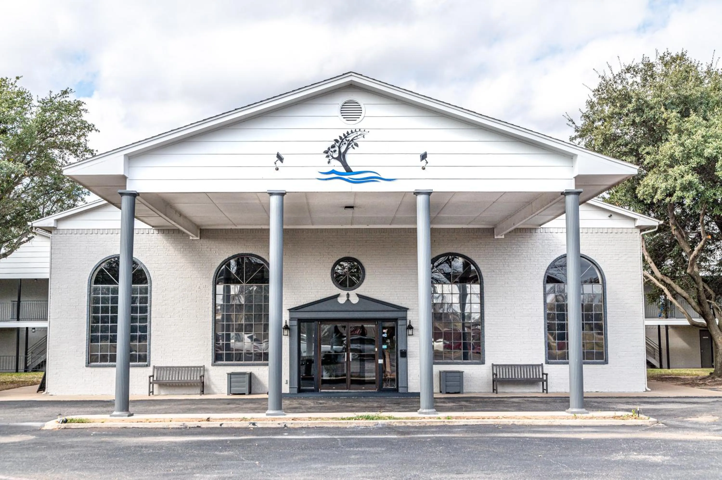 Facade/entrance in Lake View Inn