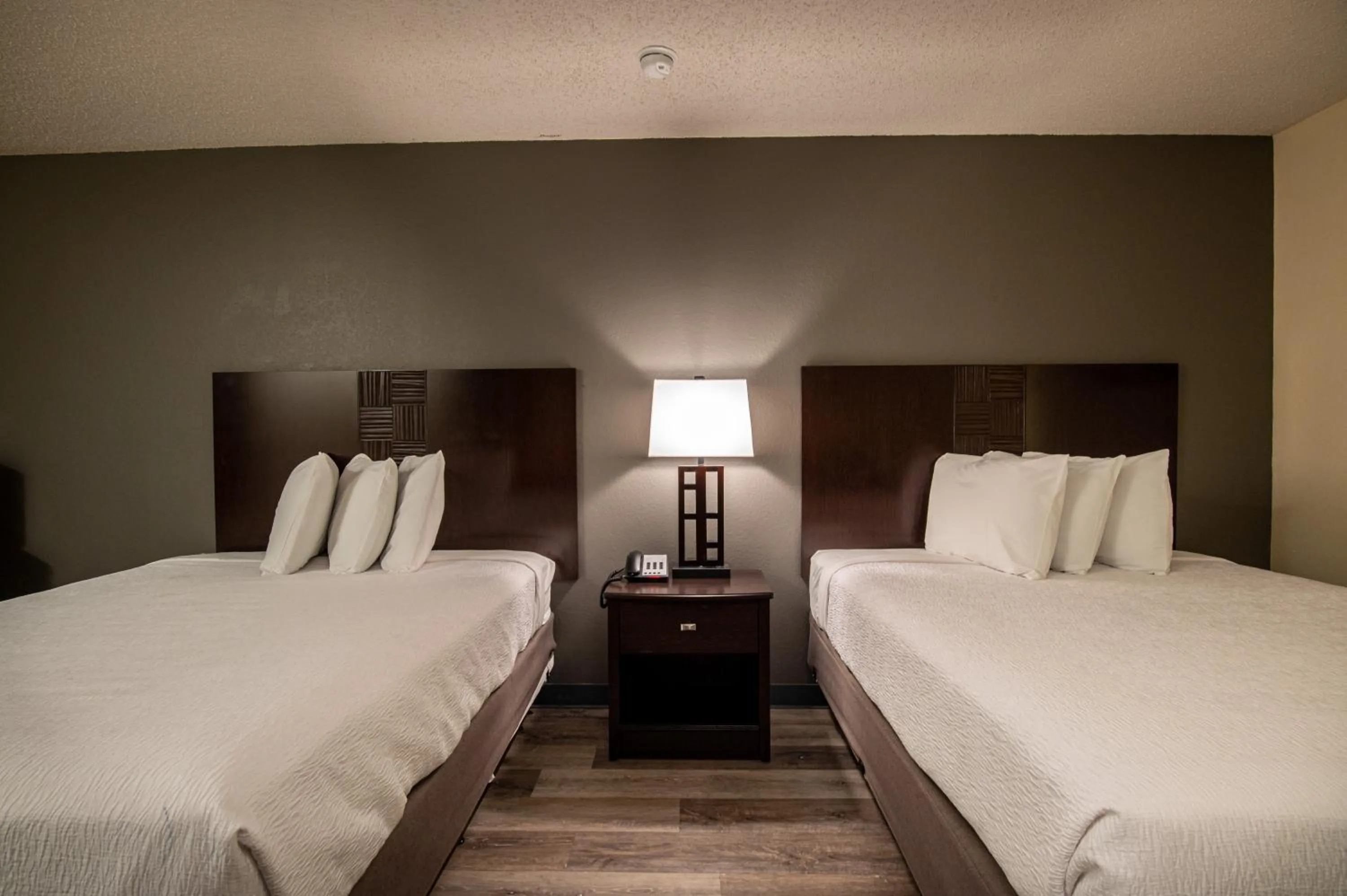 Bedroom, Bed in Lake View Inn