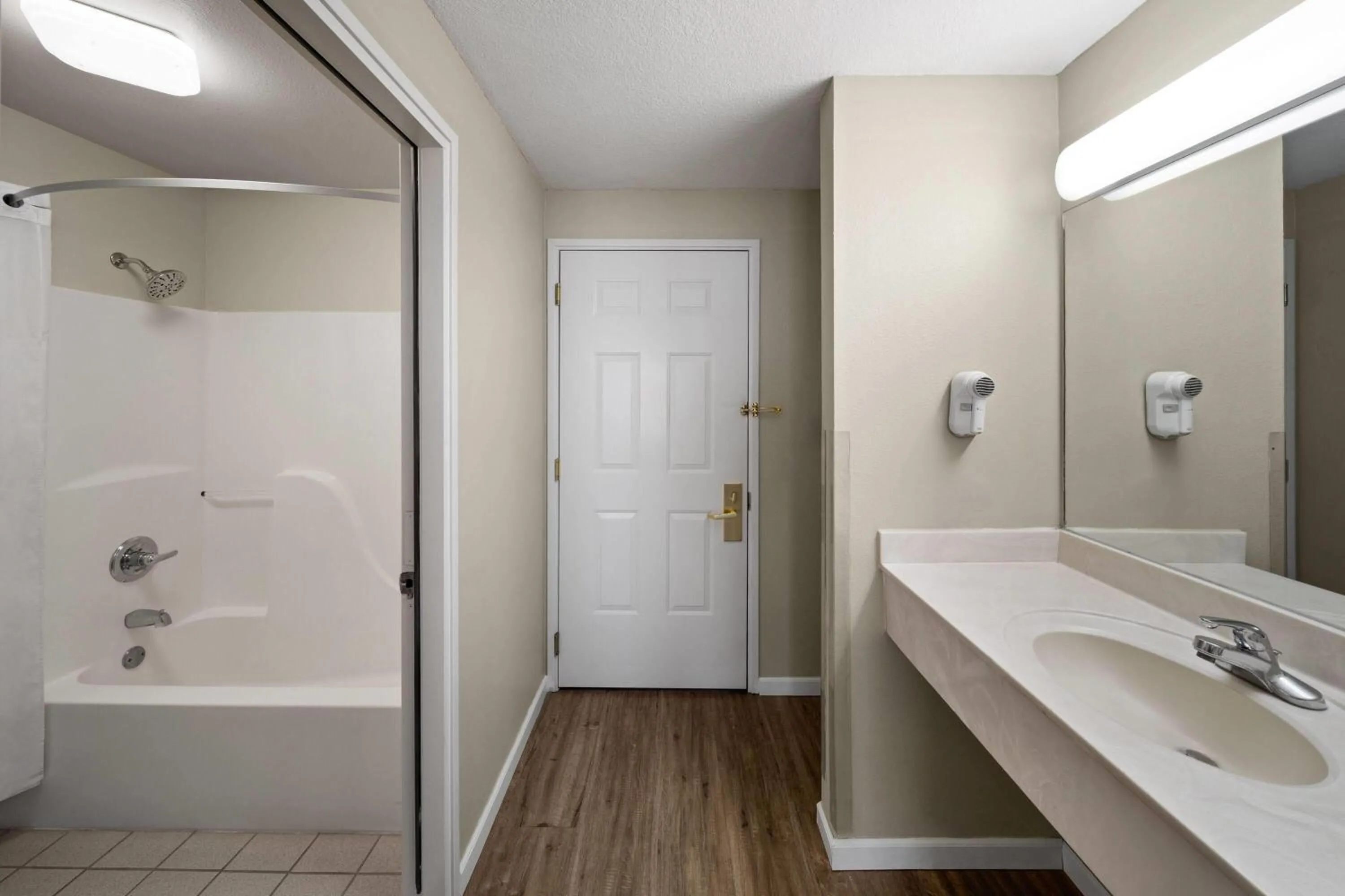 Bathroom in Days Inn by Wyndham Mountain Home