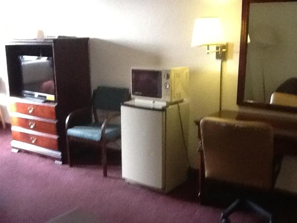 Super 8 by Wyndham Kennett