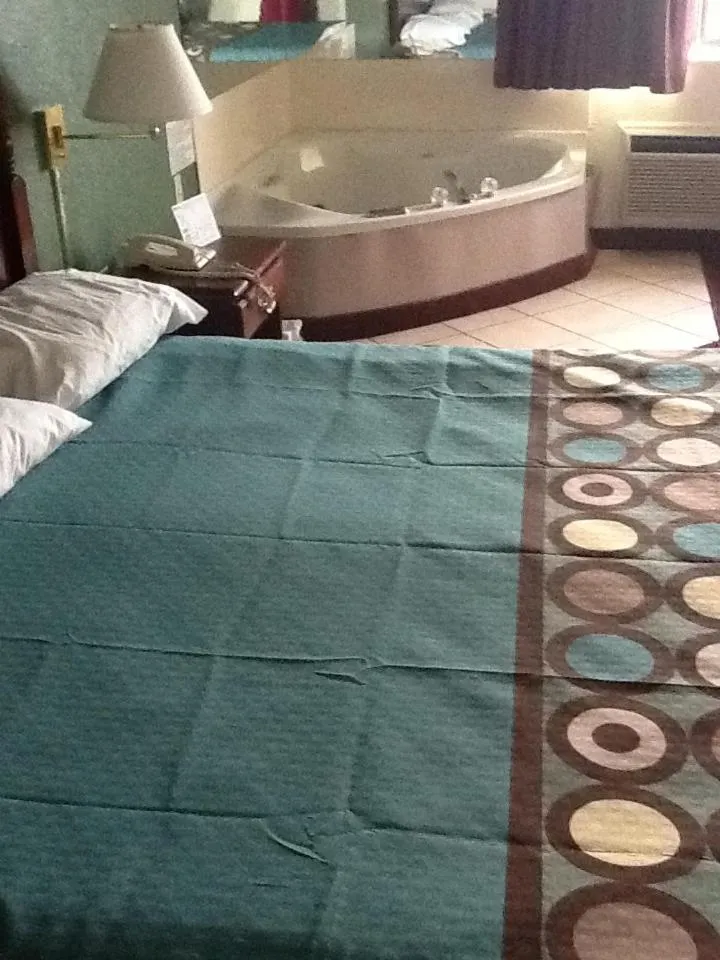 Super 8 by Wyndham Kennett