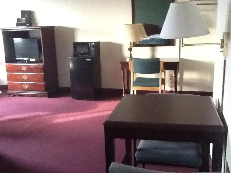 Super 8 by Wyndham Kennett