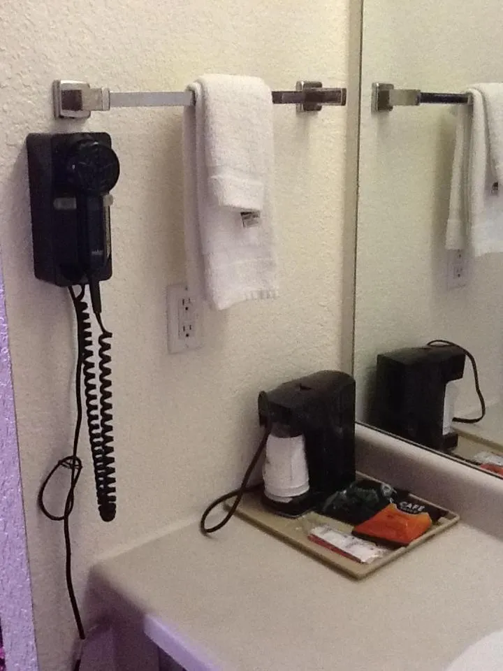 Super 8 by Wyndham Kennett