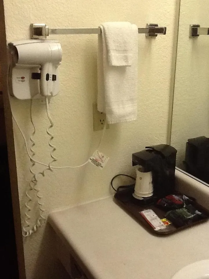 Super 8 by Wyndham Kennett