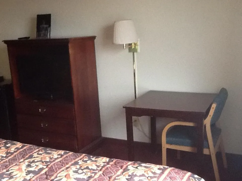 Super 8 by Wyndham Kennett