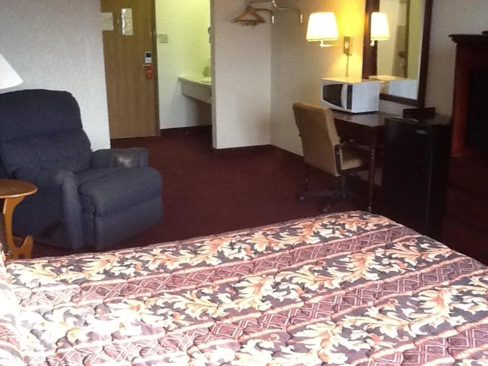 Super 8 by Wyndham Kennett